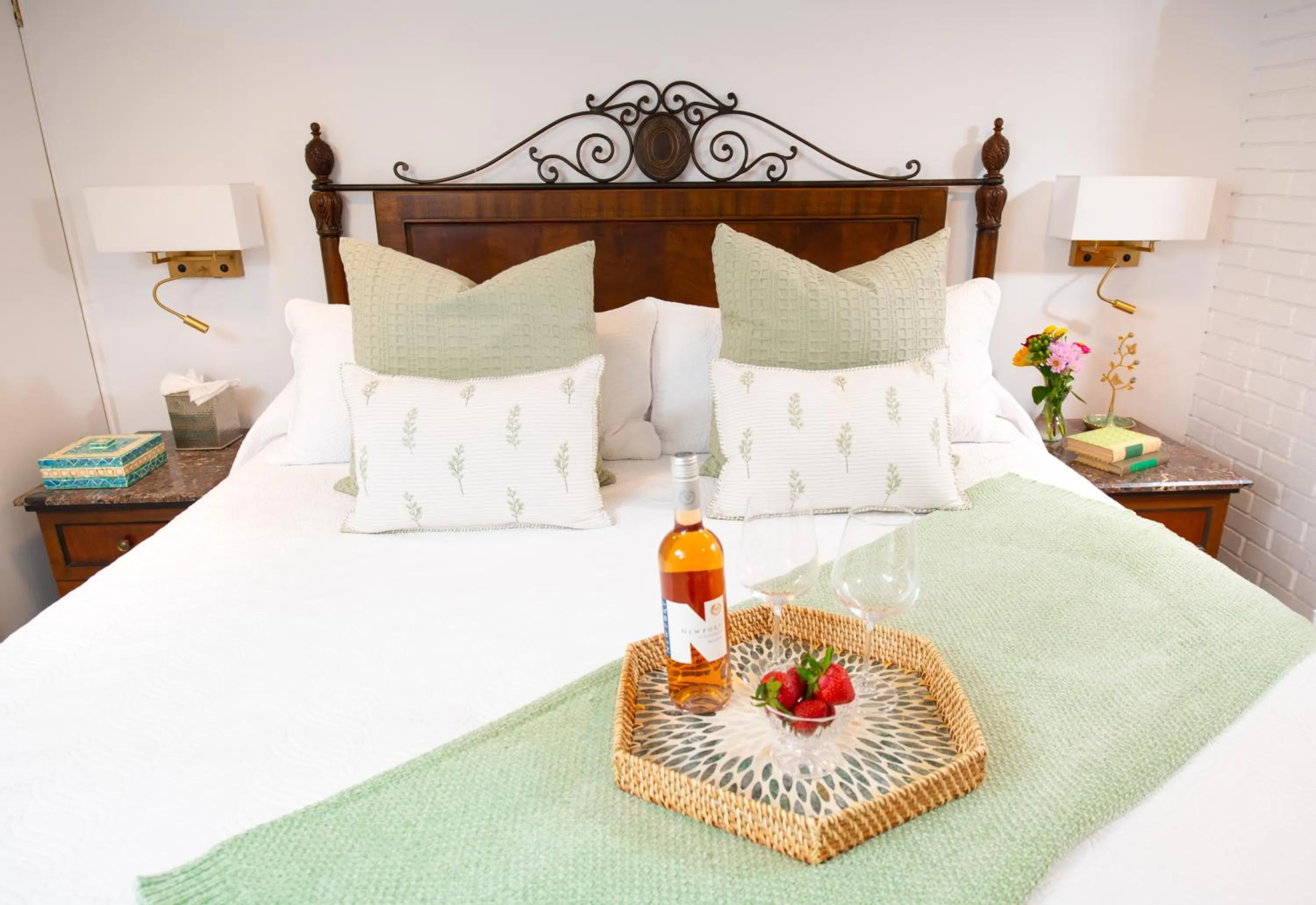 Bed in America's Cup Inn Newport