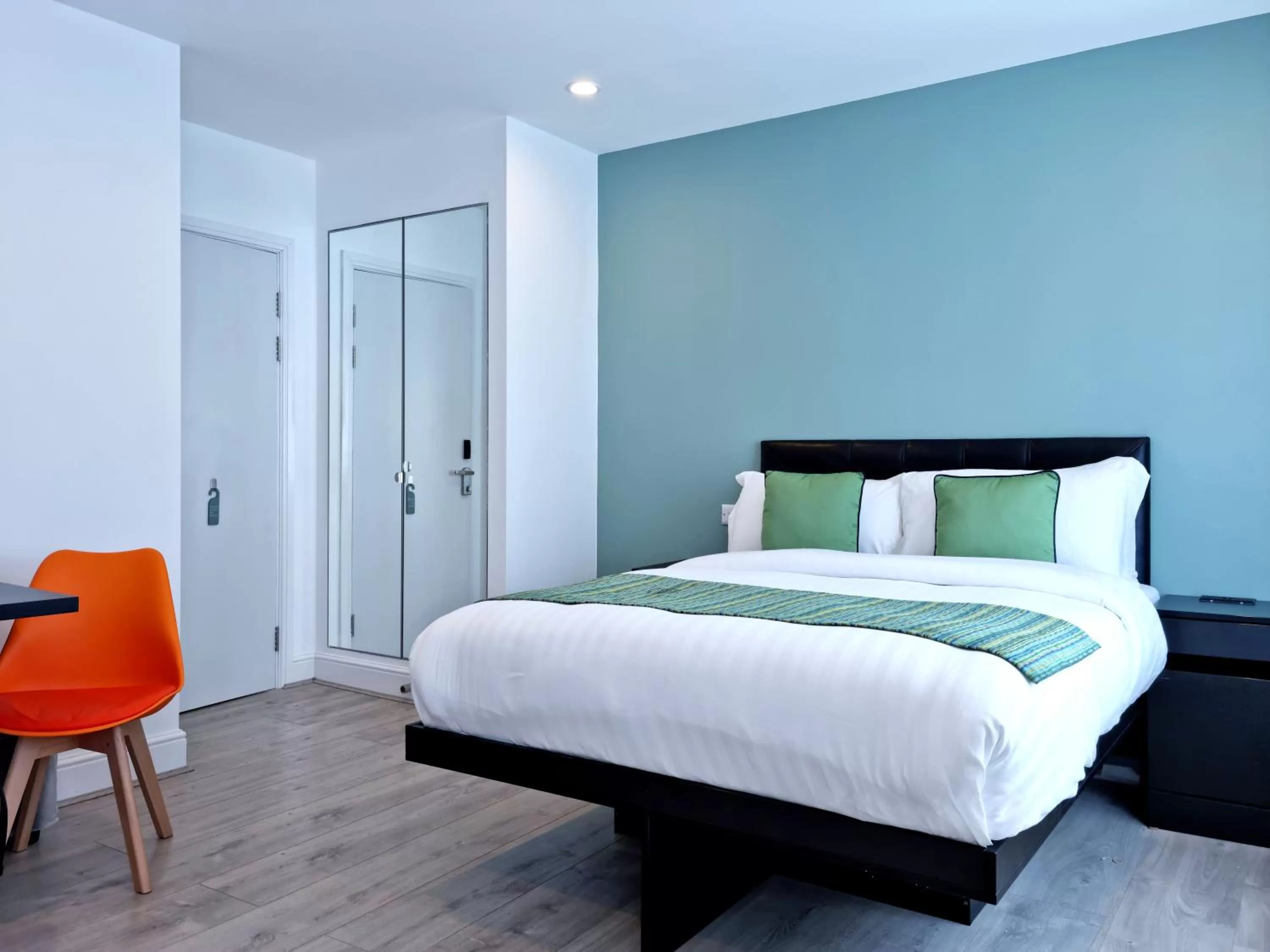 Bedroom, Bed in 146 STUDIOS Marylebone