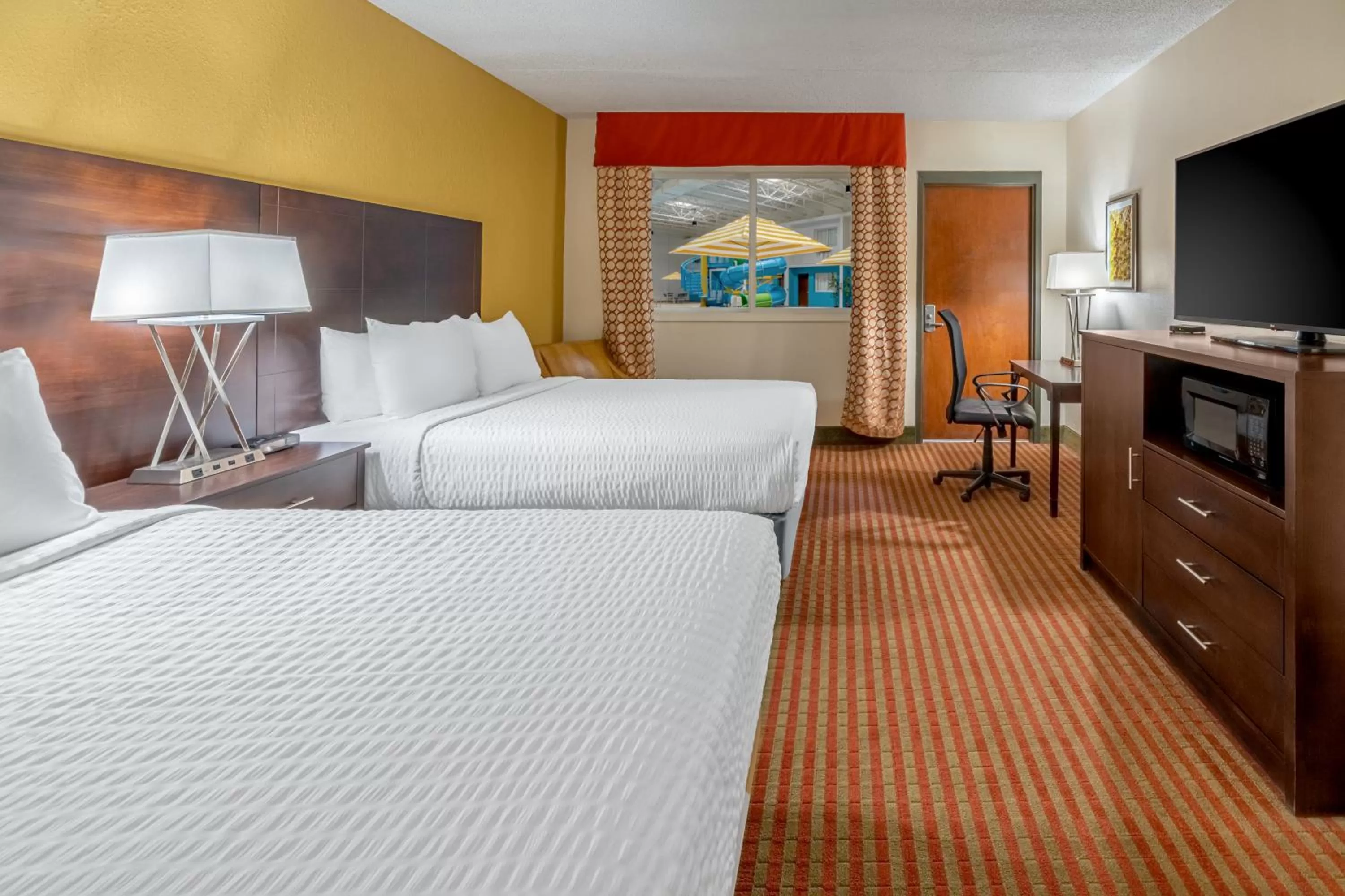 Photo of the whole room, Bed in Grand Williston Hotel and Conference Center