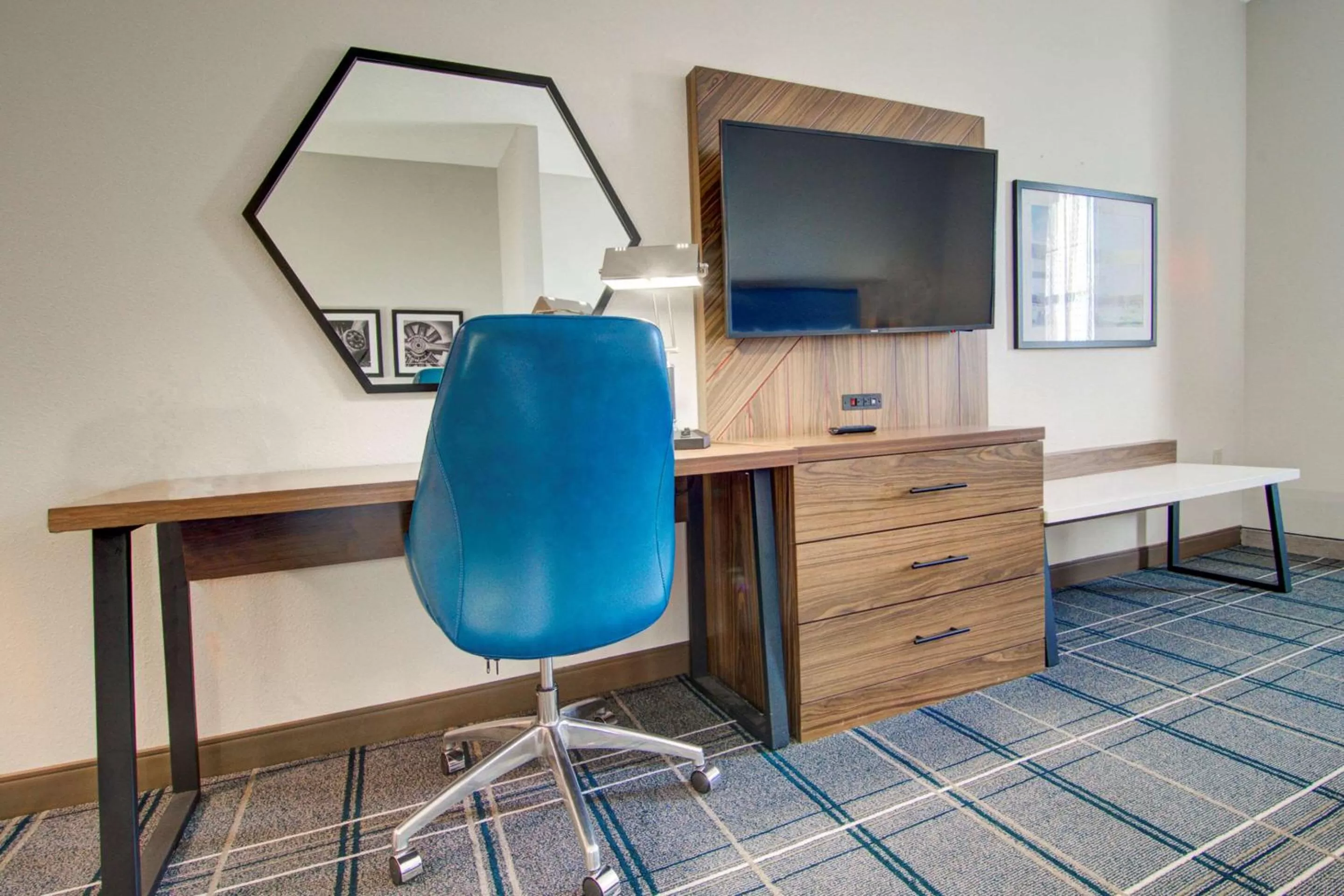 Bedroom in Comfort Suites Newport News Airport