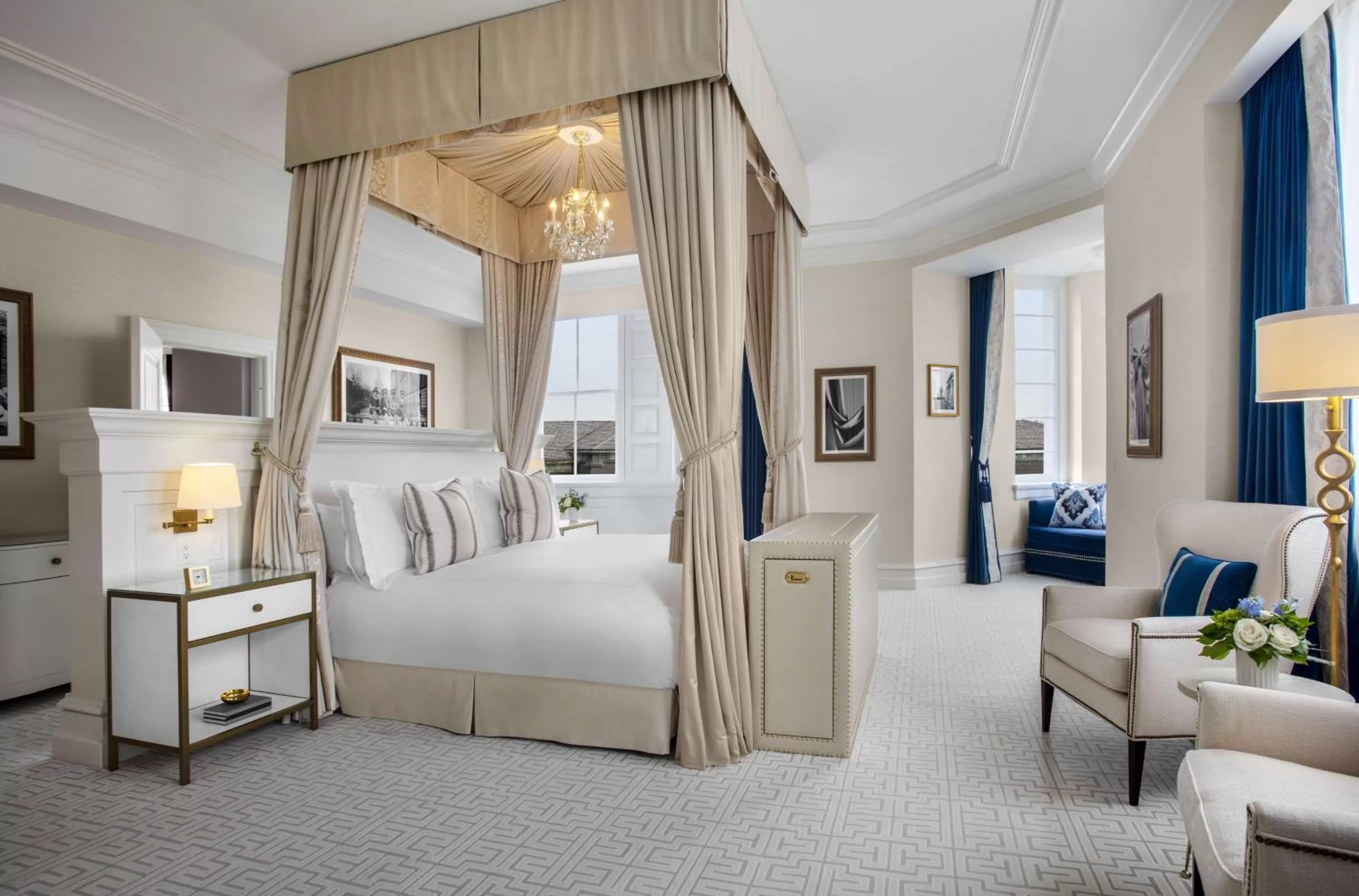 Living room, Bed in Waldorf Astoria Washington DC