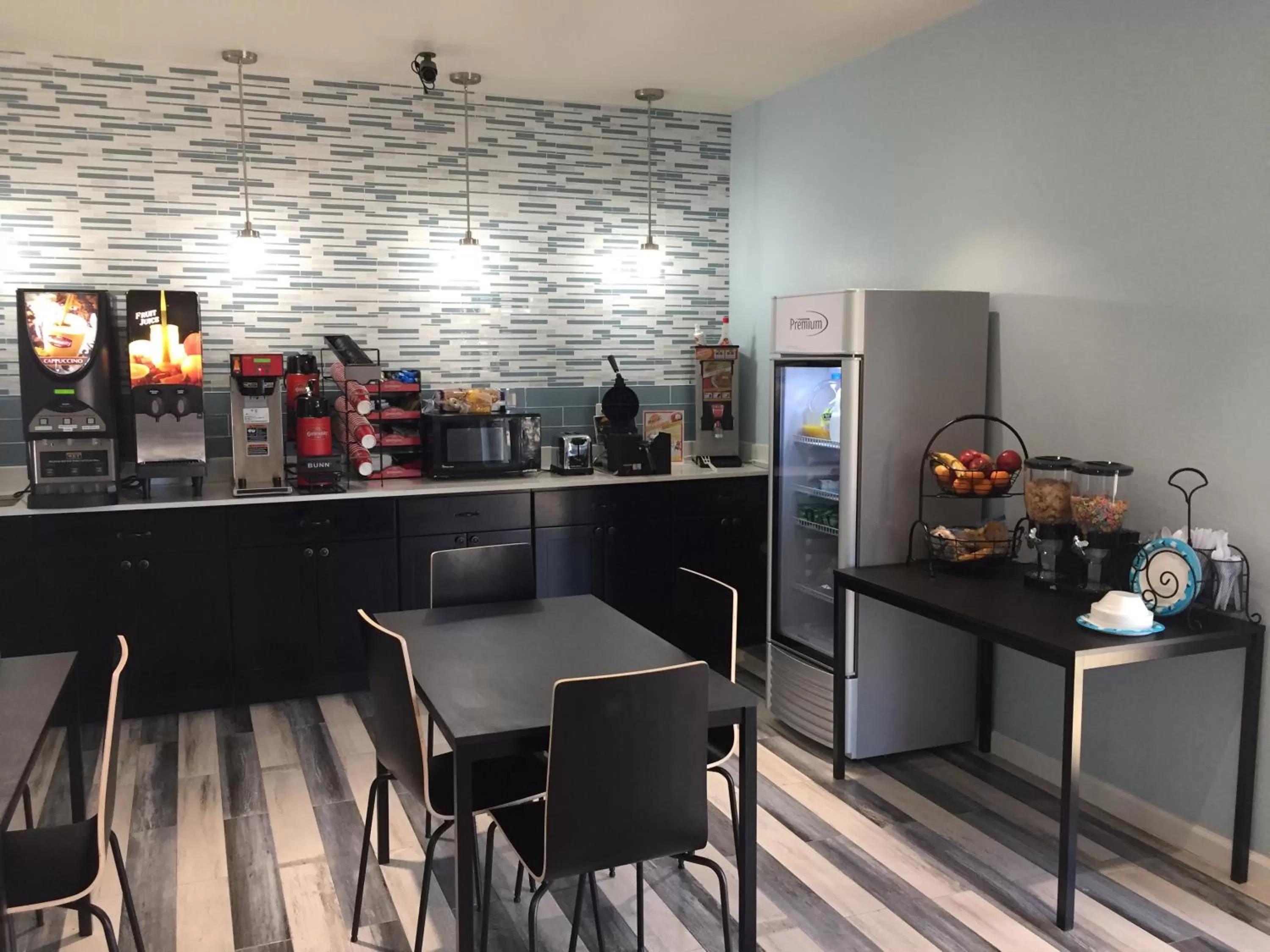 Breakfast in Days Inn by Wyndham Freeport