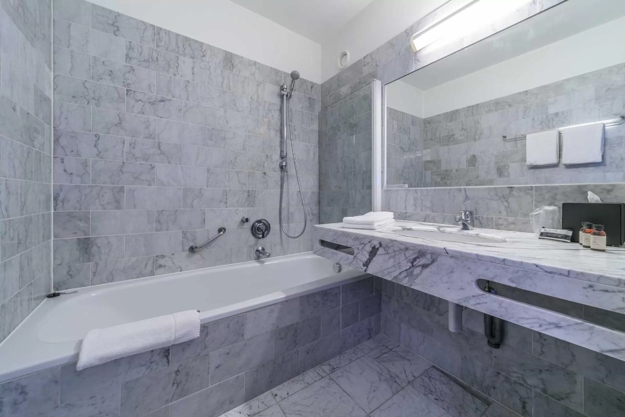 Bathroom in Cosmopolite Hotel Nieuwpoort-Bad