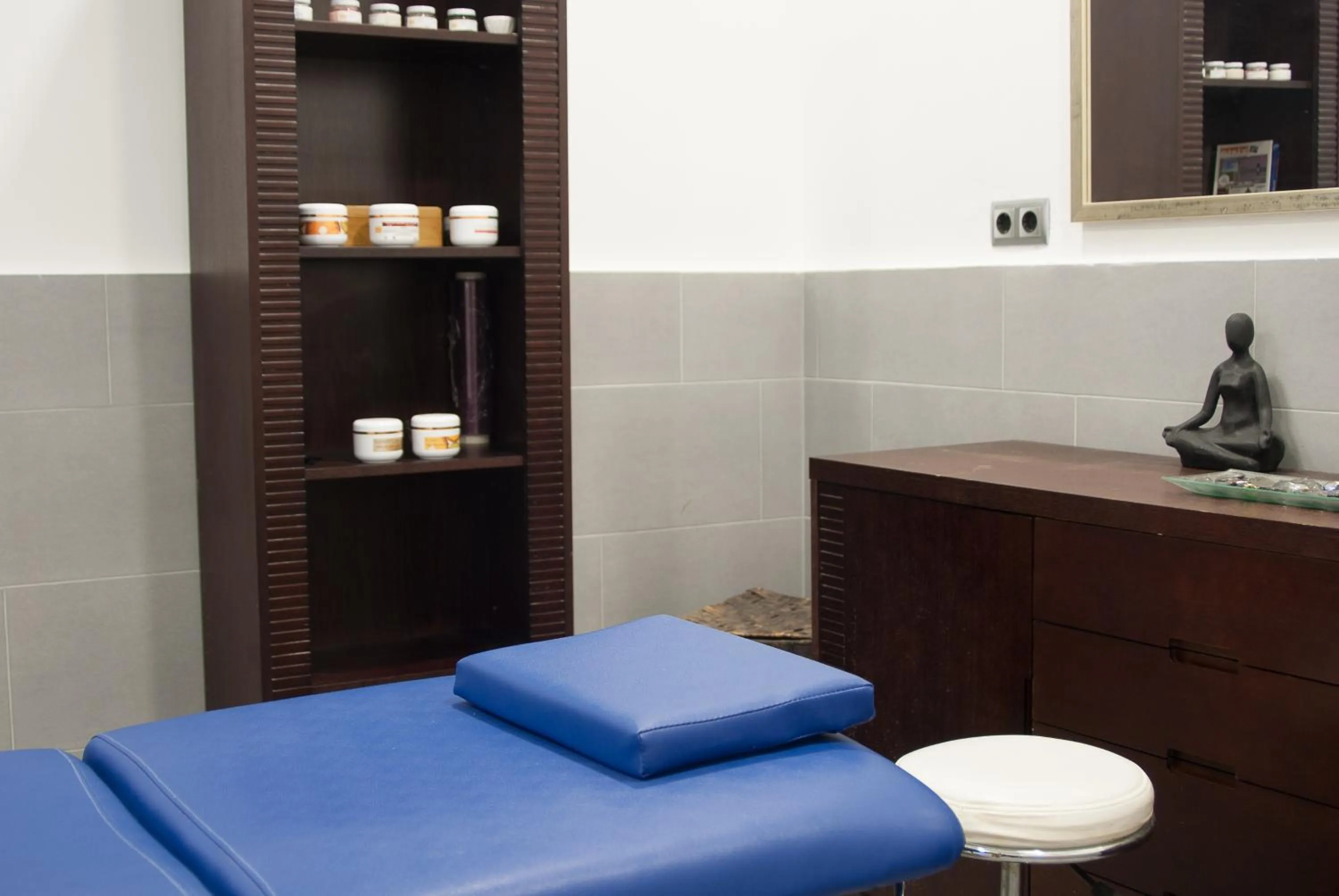 Massage in Ona Ogisaka Garden