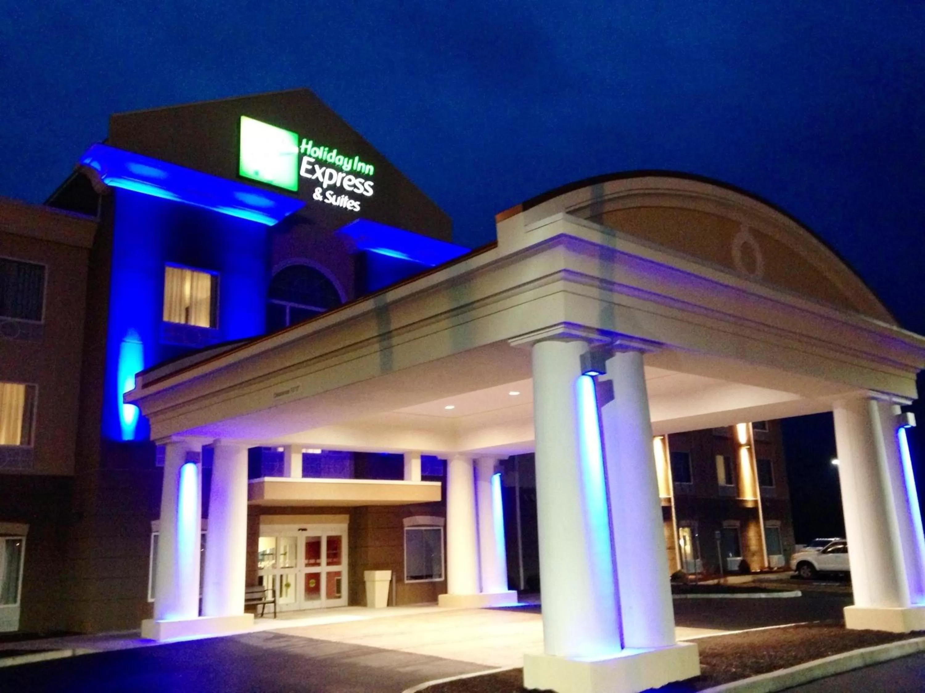 Property building in Holiday Inn Express & Suites Utica by IHG