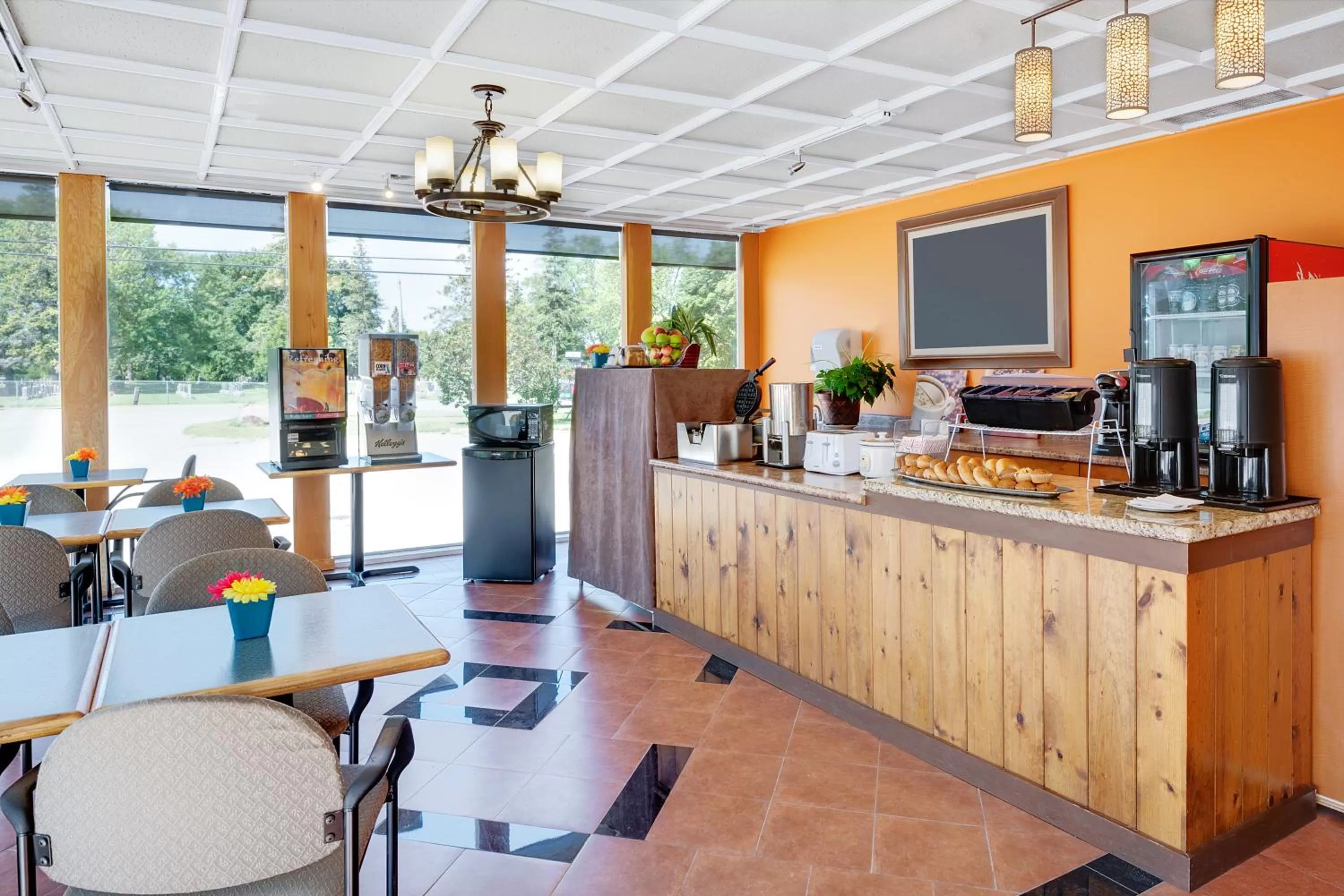 Coffee/tea facilities in Howard Johnson by Wyndham Lindsay