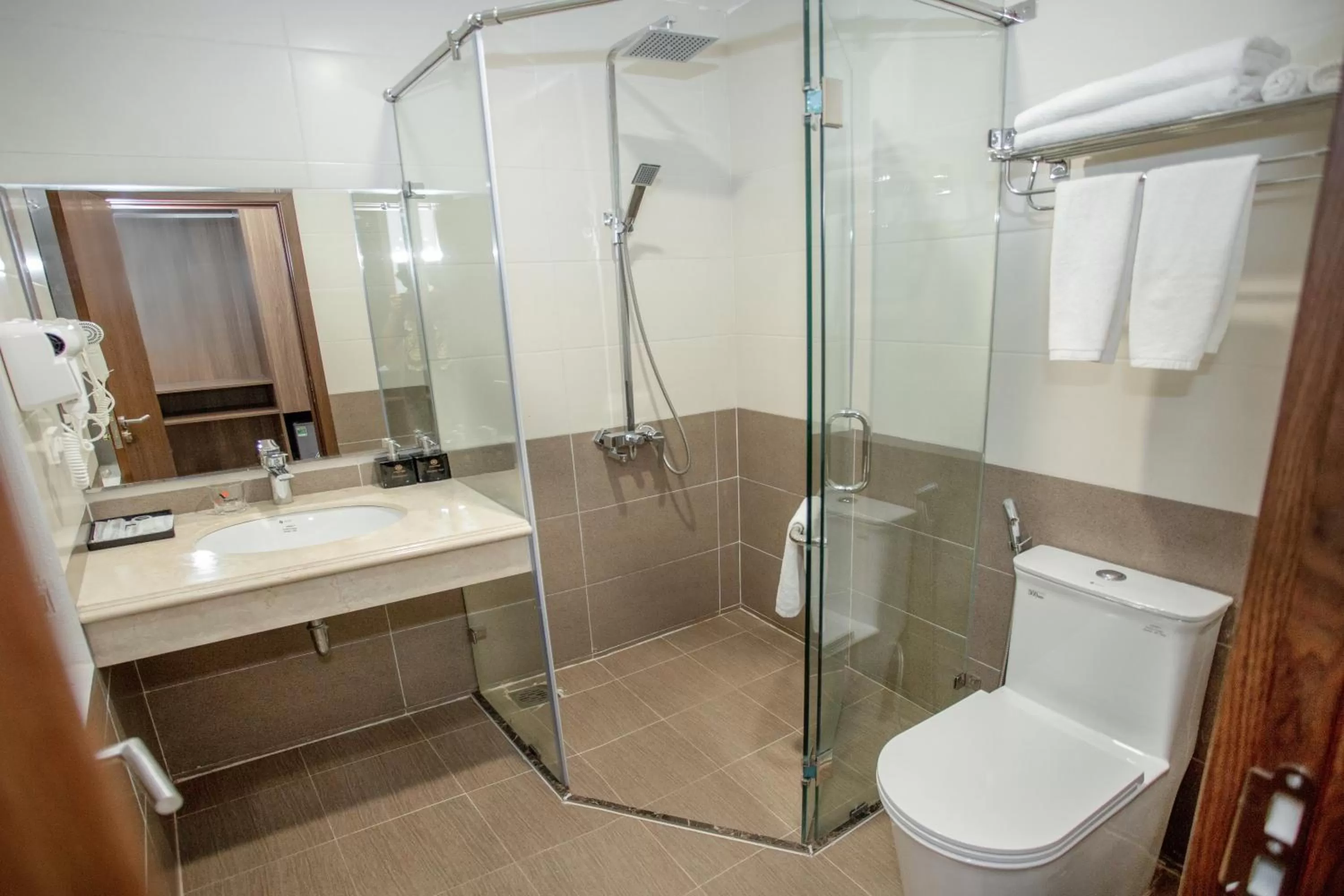 Shower in MOMALI Hotel Ninh Binh