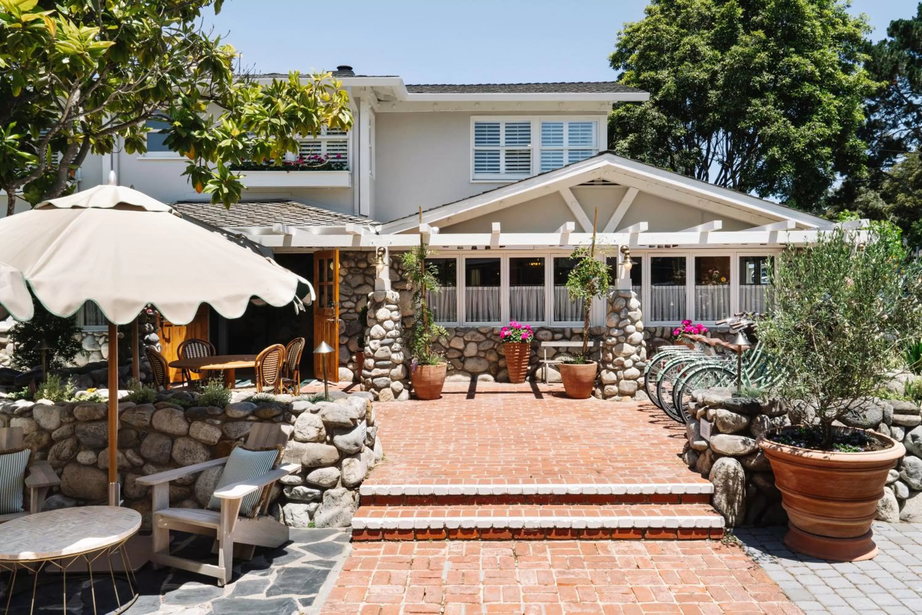 Seating area in Le Petit Pali at 8th Ave