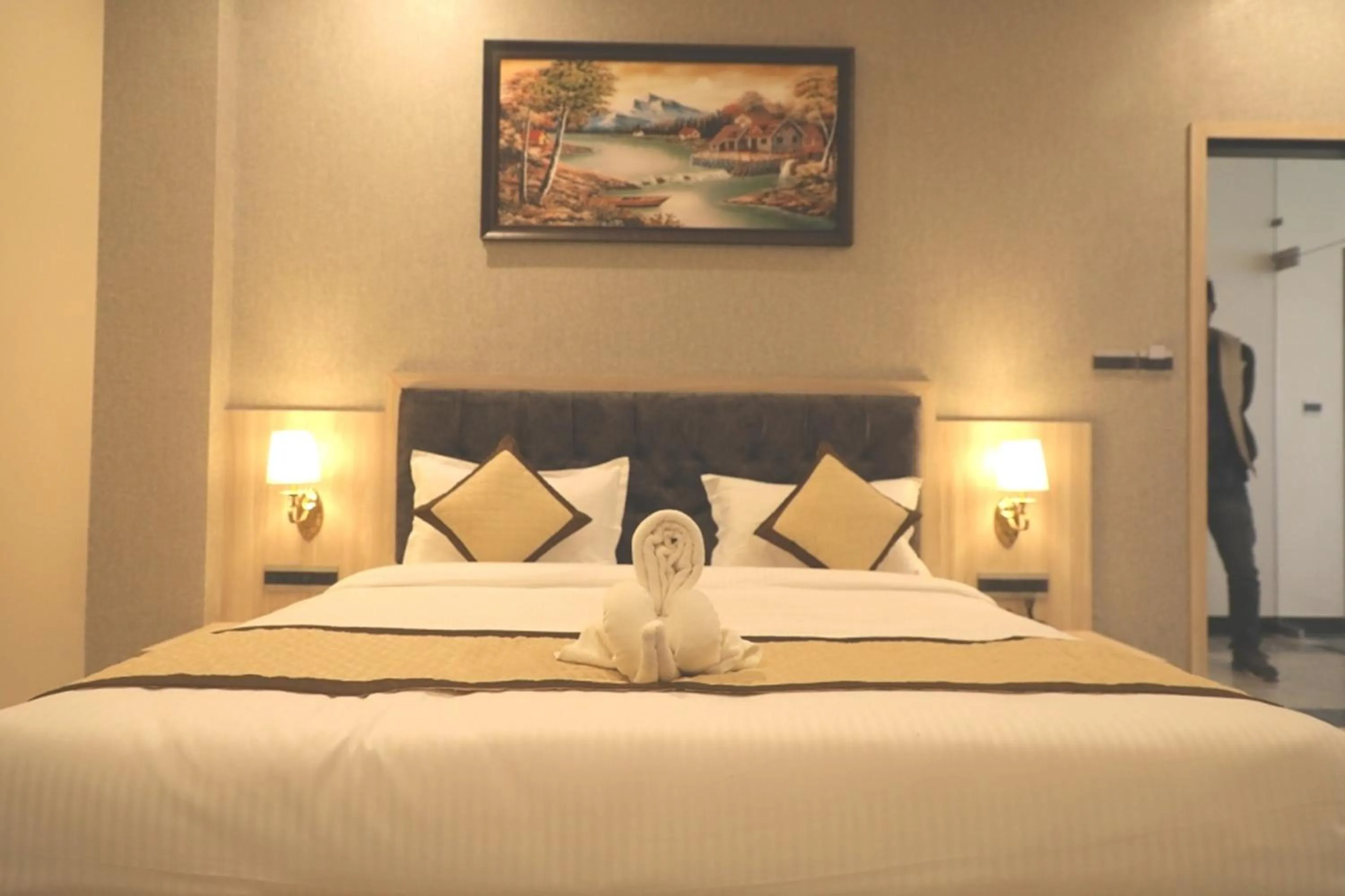 Bedroom, Bed in Pine Regency