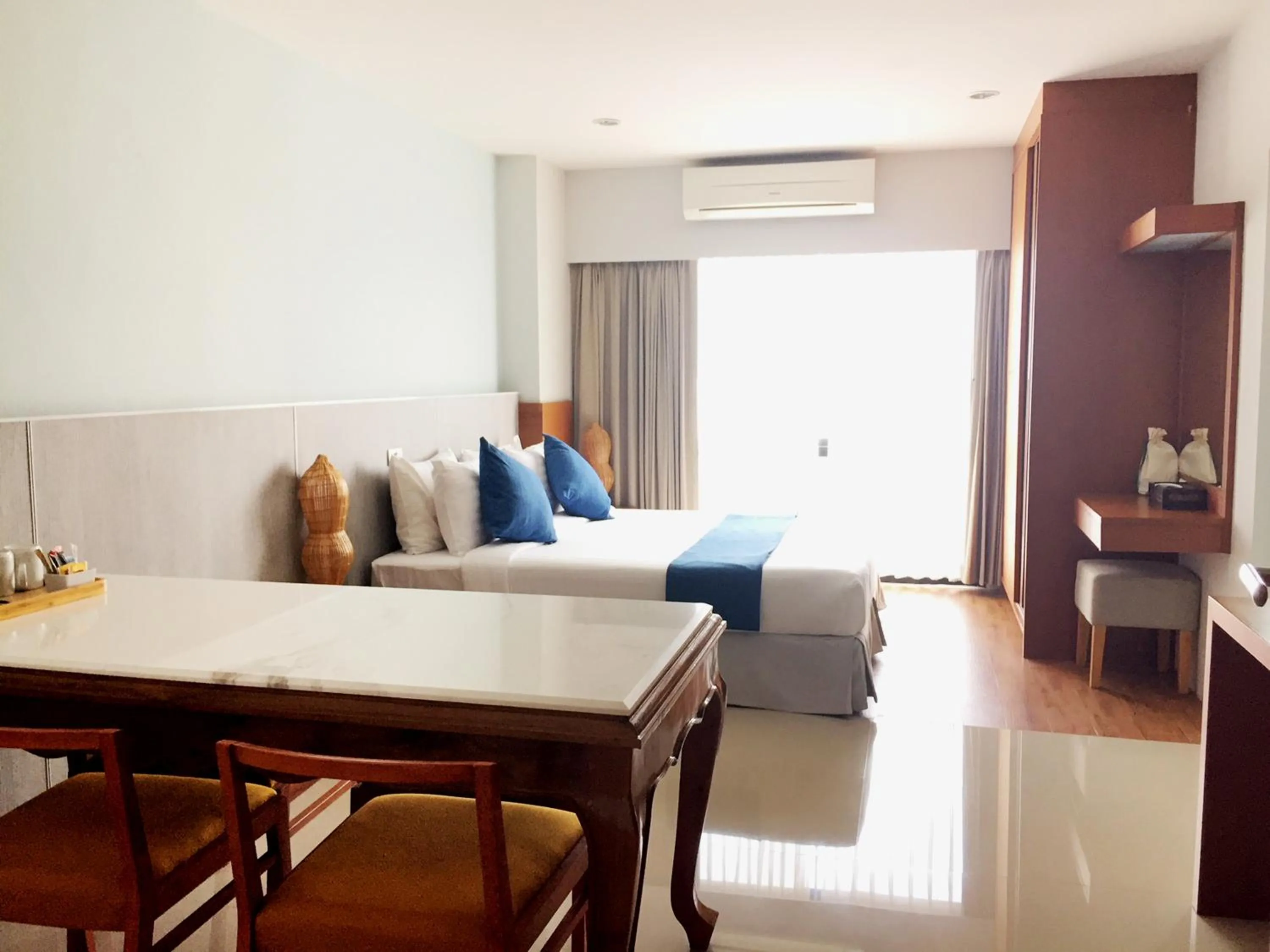 Bed in Crystal Jade Hotel