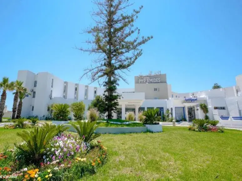 LES PYRAMIDES LES PYRAMIDES