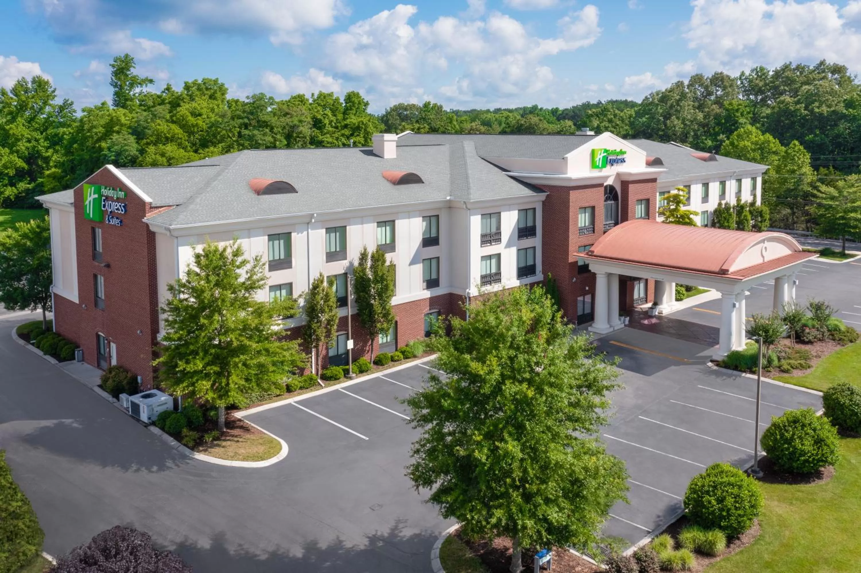 Property building in Holiday Inn Express - Tullahoma by IHG