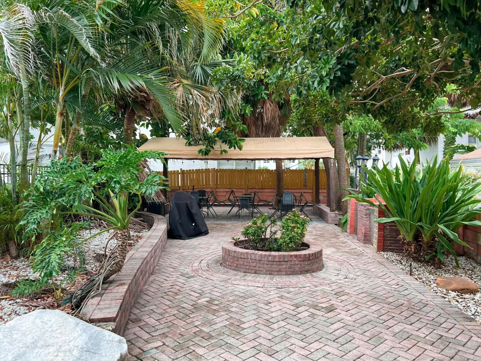 BBQ facilities in Tropi Rock