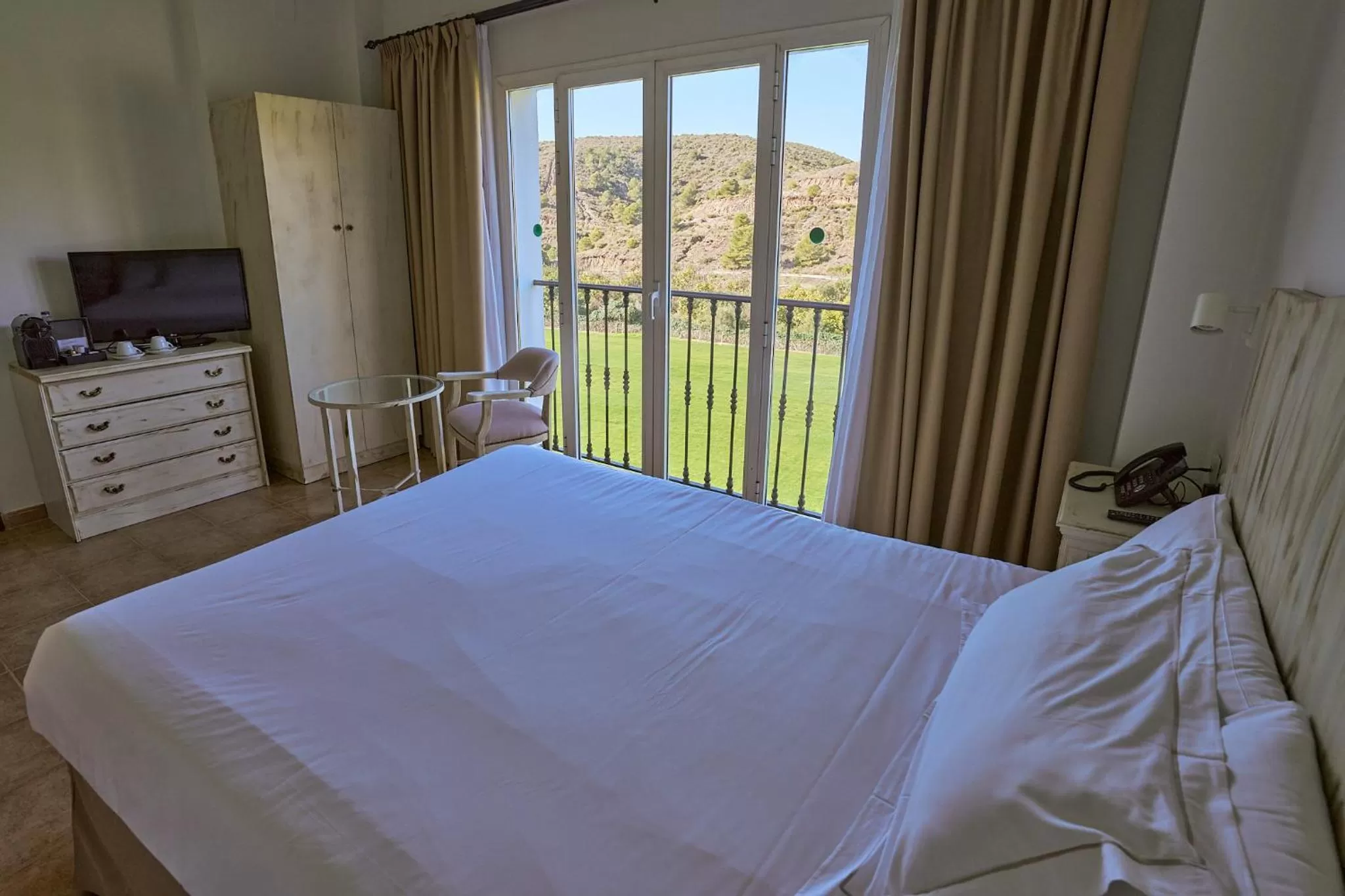 Mountain view, Bed in Alhaurin Golf Hotel