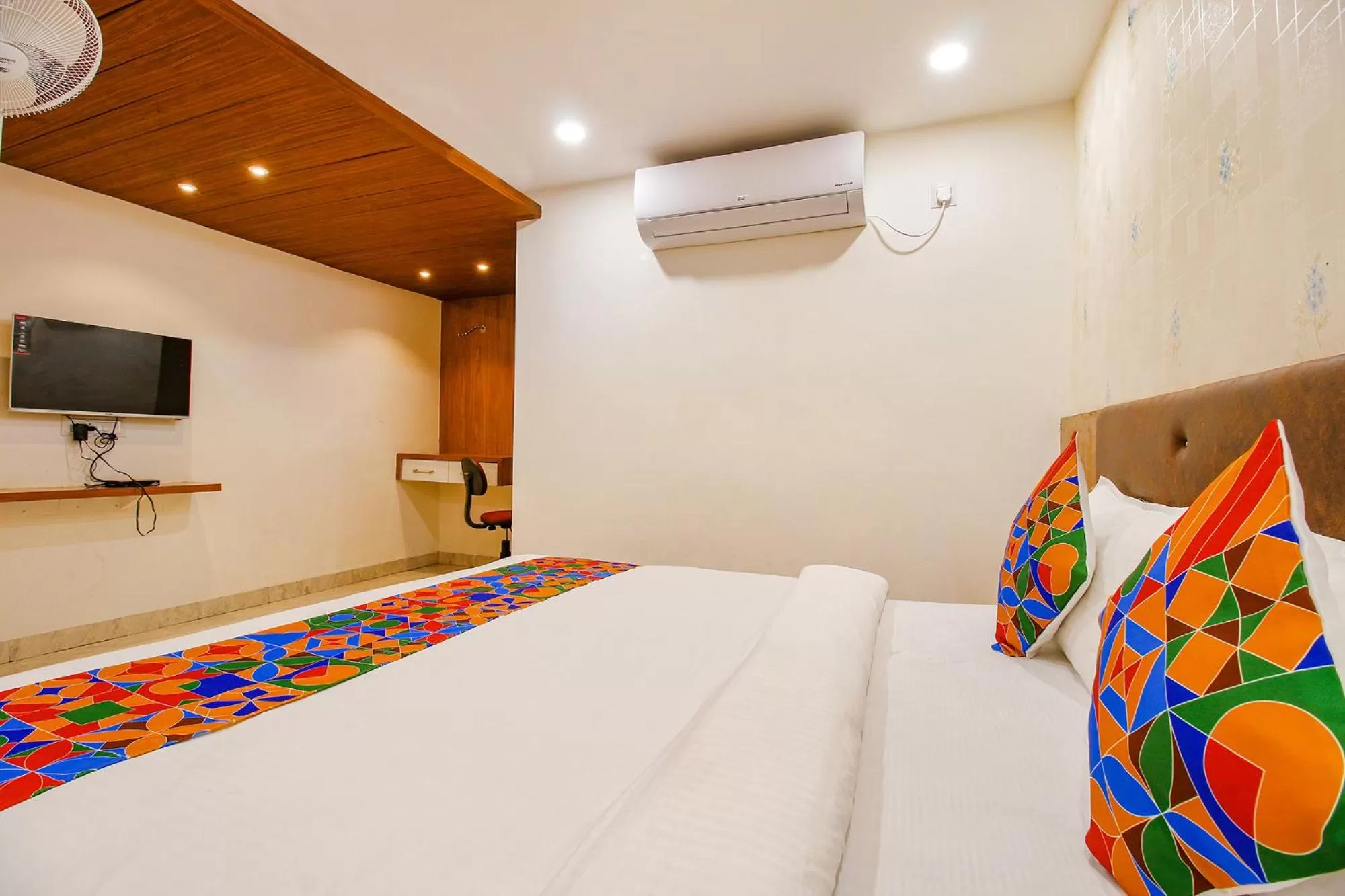 TV and multimedia, Bed in FabHotel Silkroute Palace