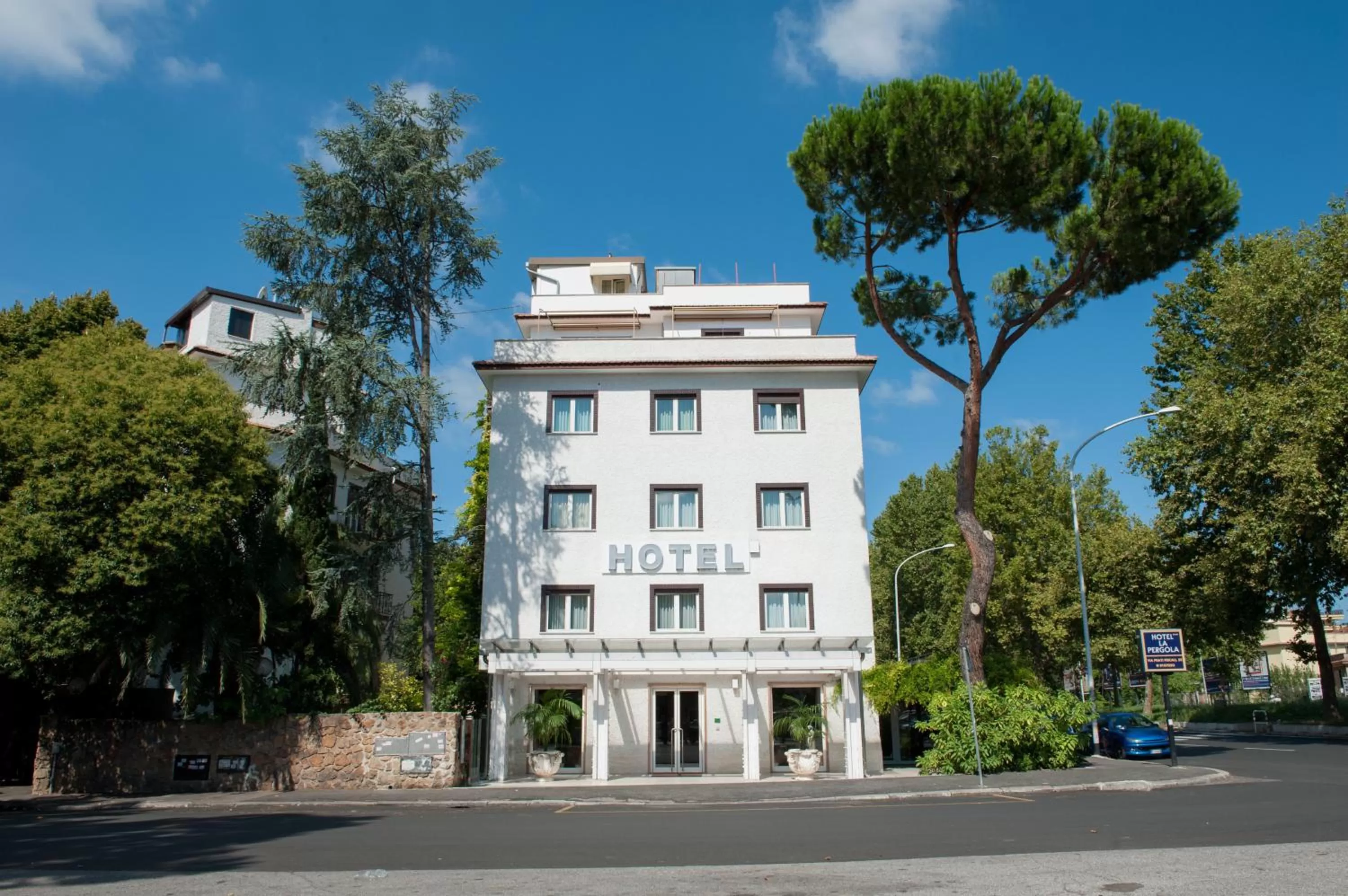 Property building in Hotel La Pergola