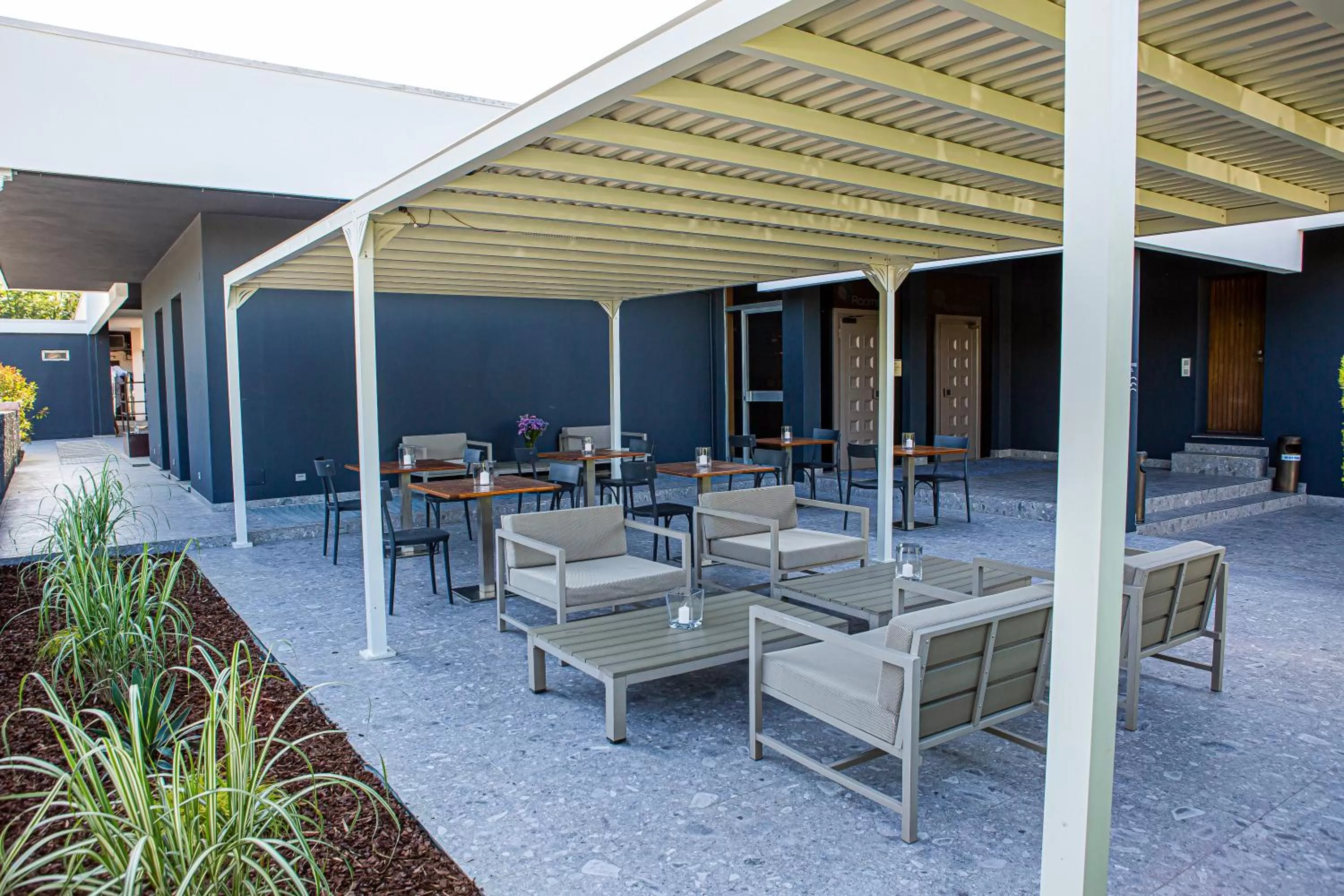 Patio in Hotel Mealba