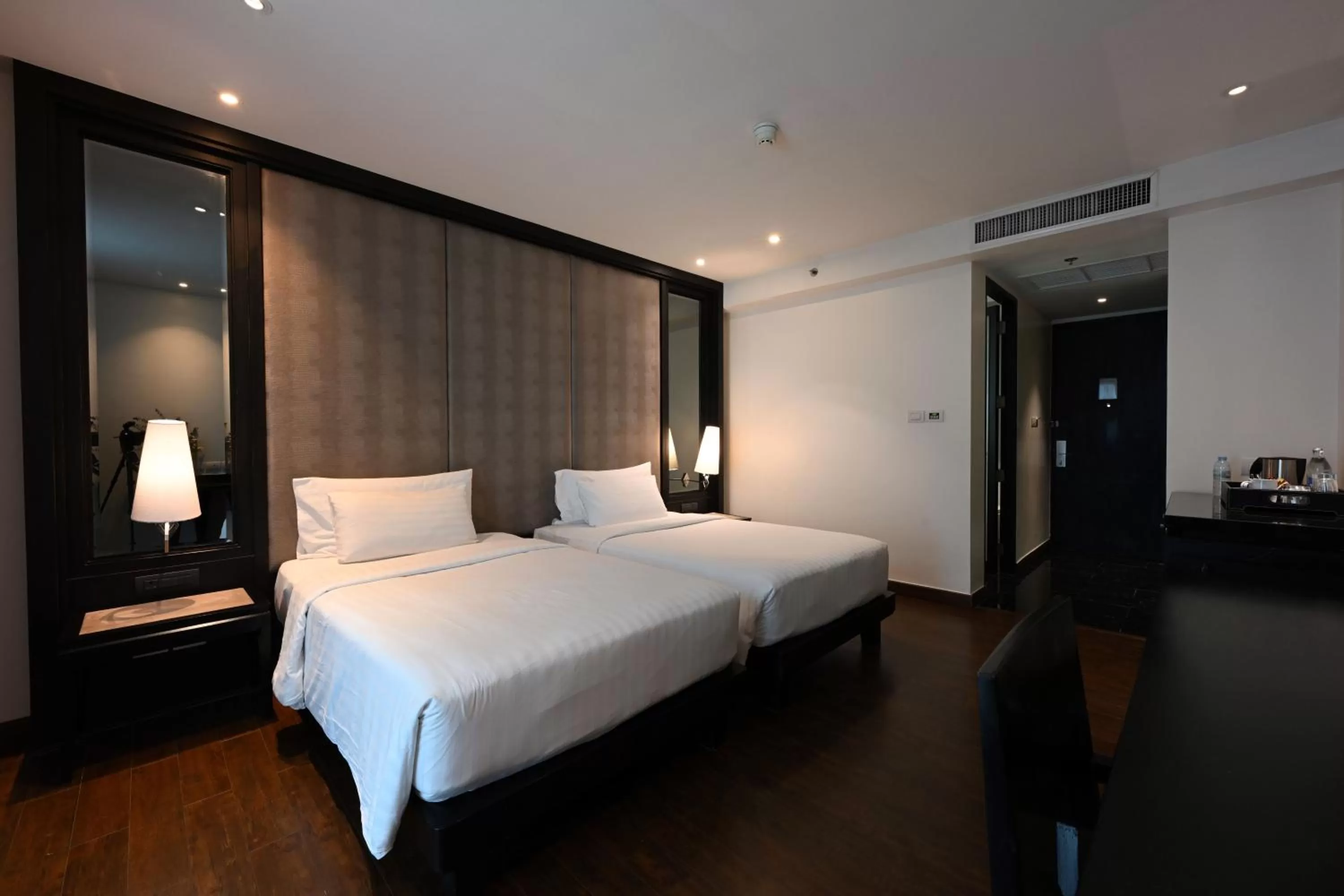 Superior Twin Room in Mövenpick Hotel Sukhumvit 15 Bangkok