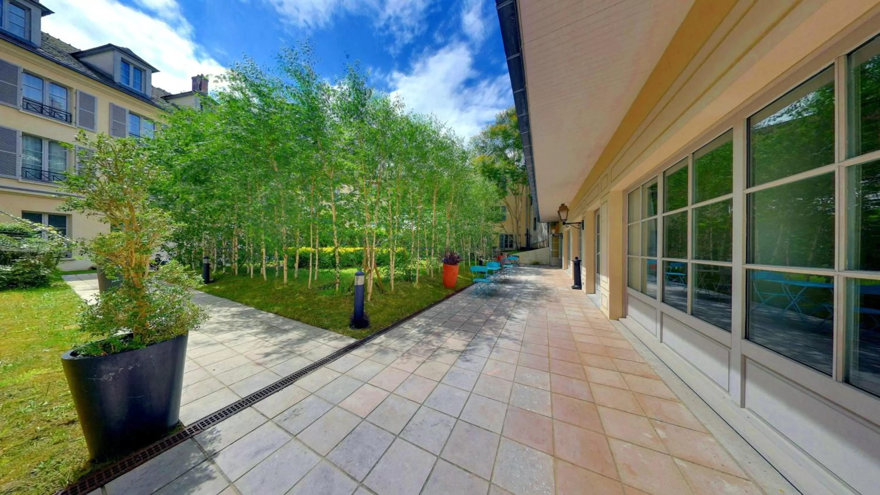Patio in Mercure Rambouillet Relays Du Château