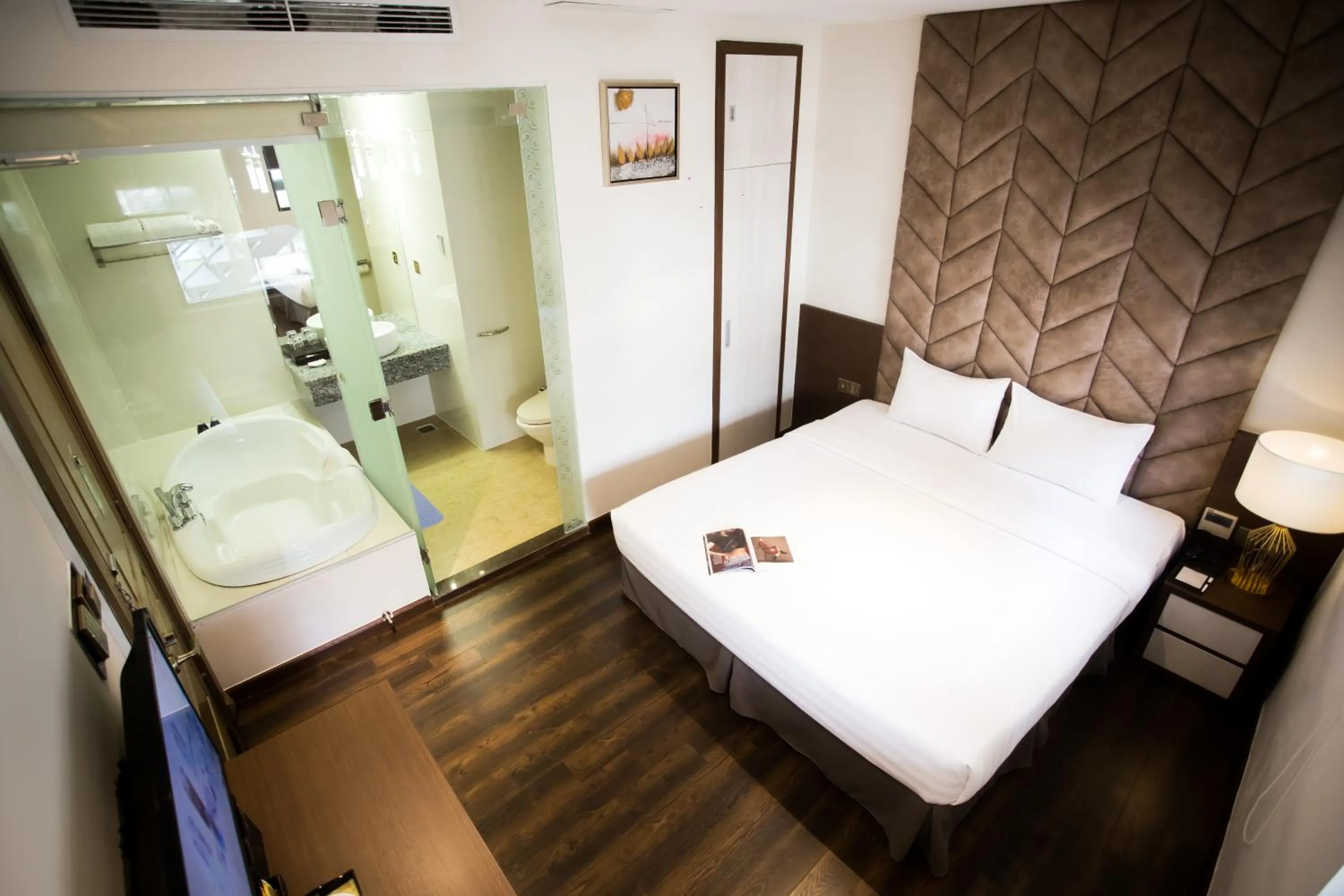 Bed in Diamond Hill Hotel