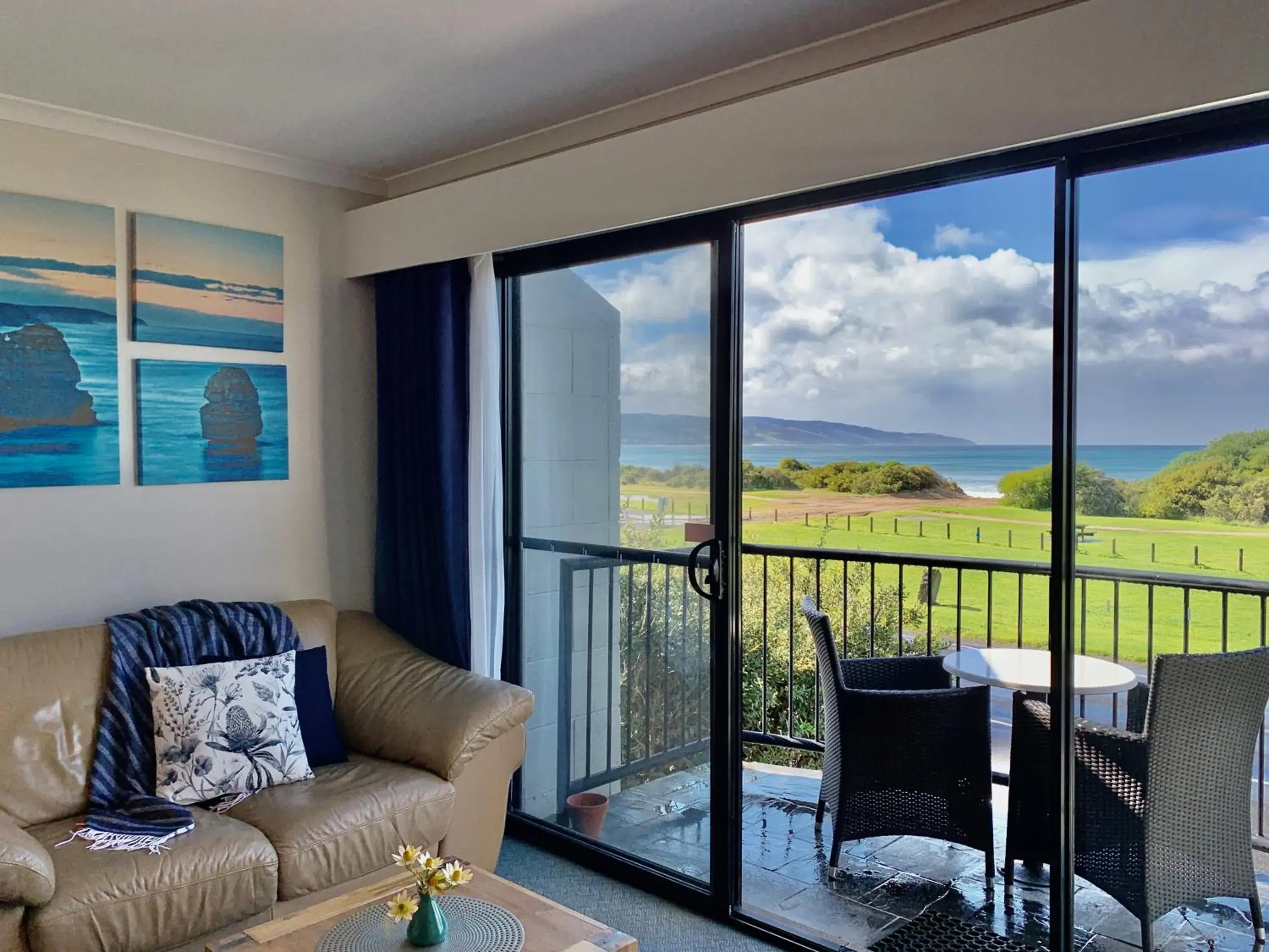 Ocean View Room with Spa Bath in Apollo Bay Waterfront Motor Inn Ocean View Room with Spa Bath in Apollo Bay Waterfront Motor Inn