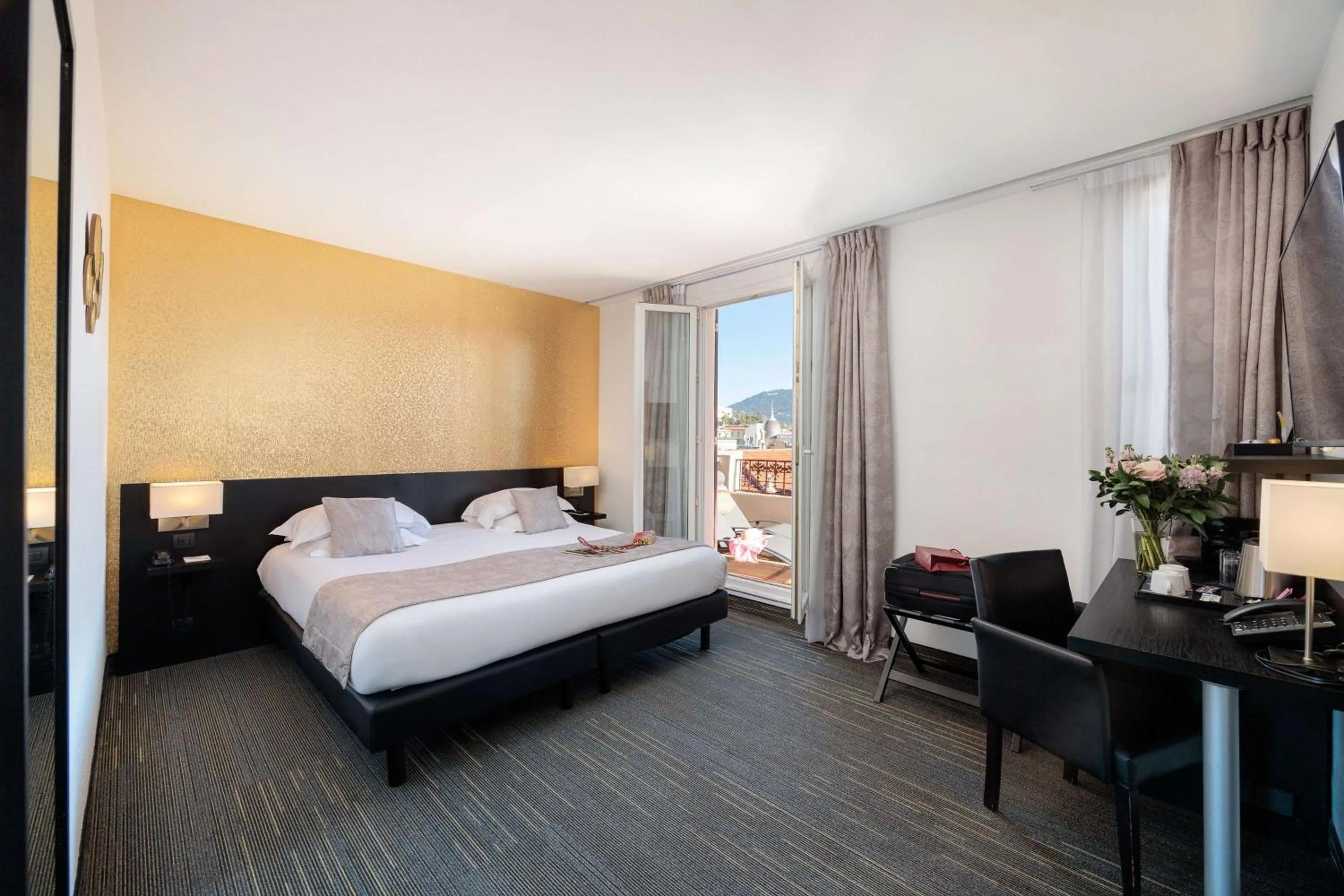 Bedroom, Bed in Best Western Plus Hôtel Massena Nice