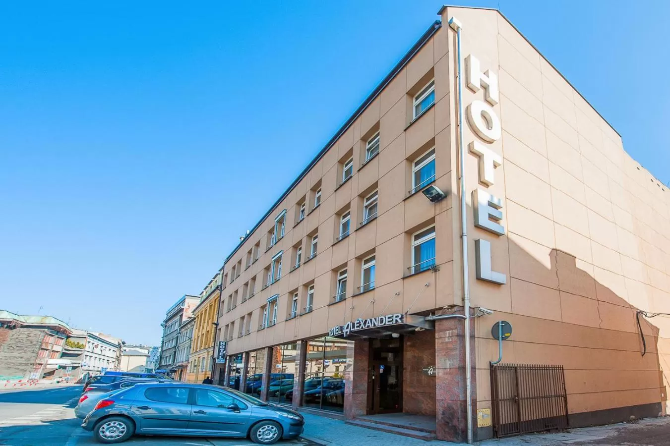 Property building in Hotel Alexander