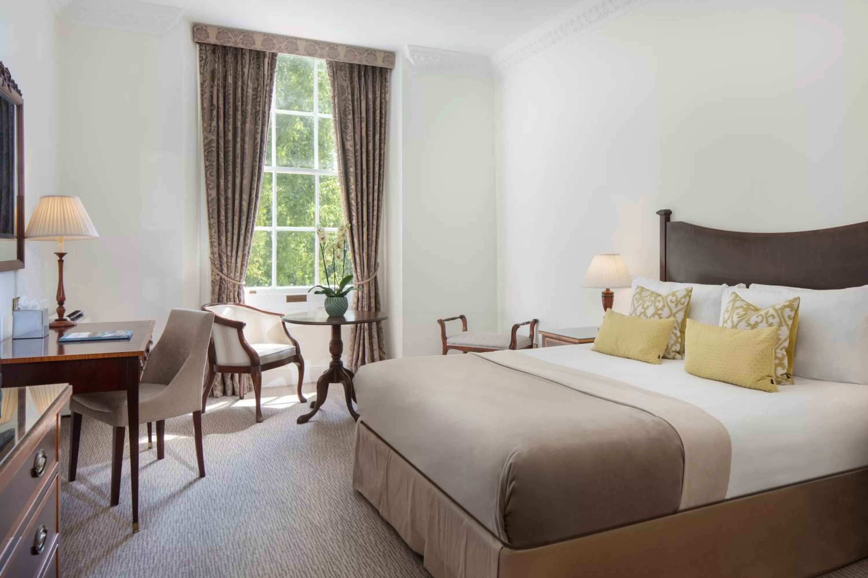 Bedroom, Bed in Taplow House Hotel & Spa