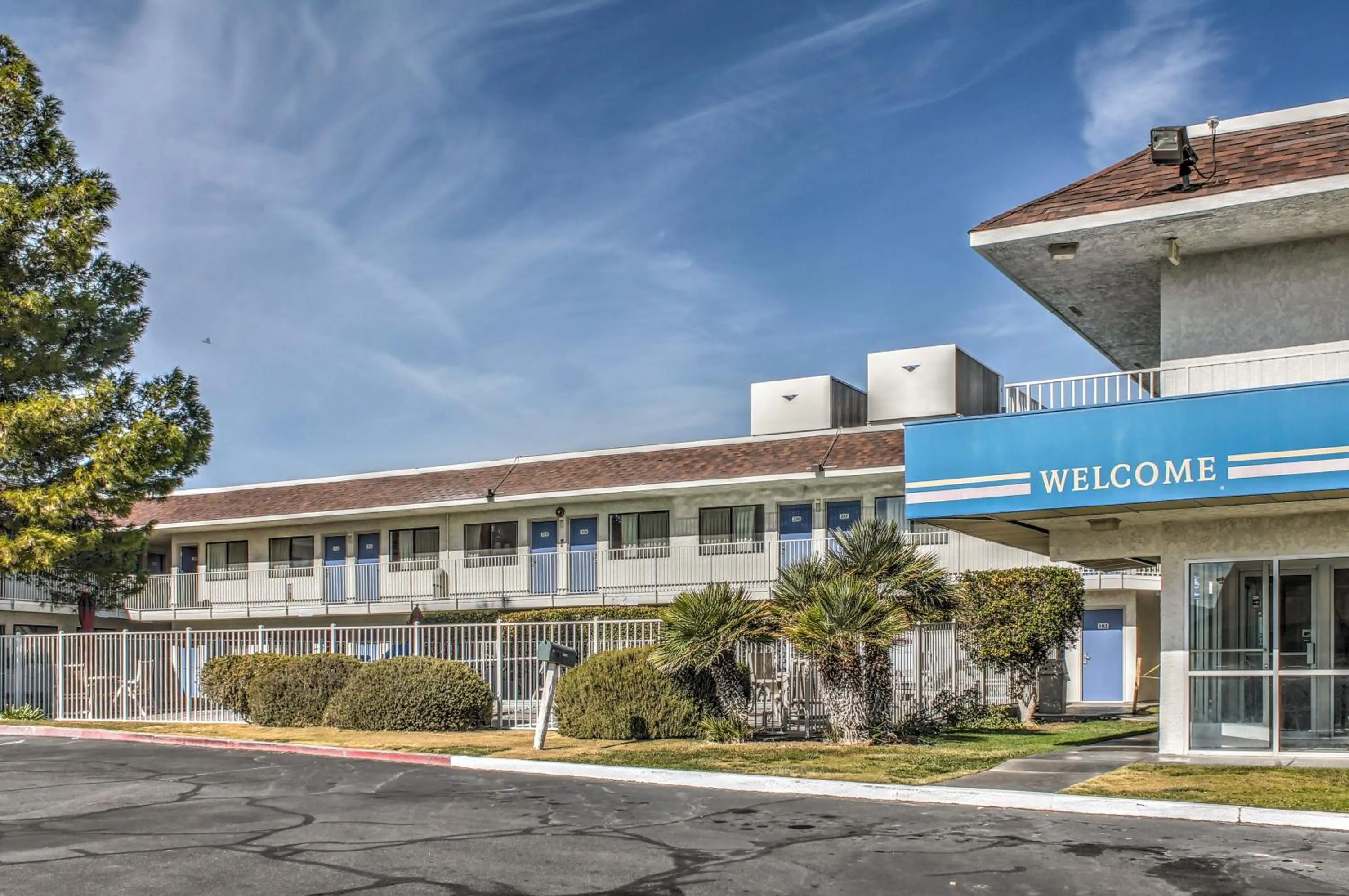Facade/entrance in Motel 6-Mojave, CA