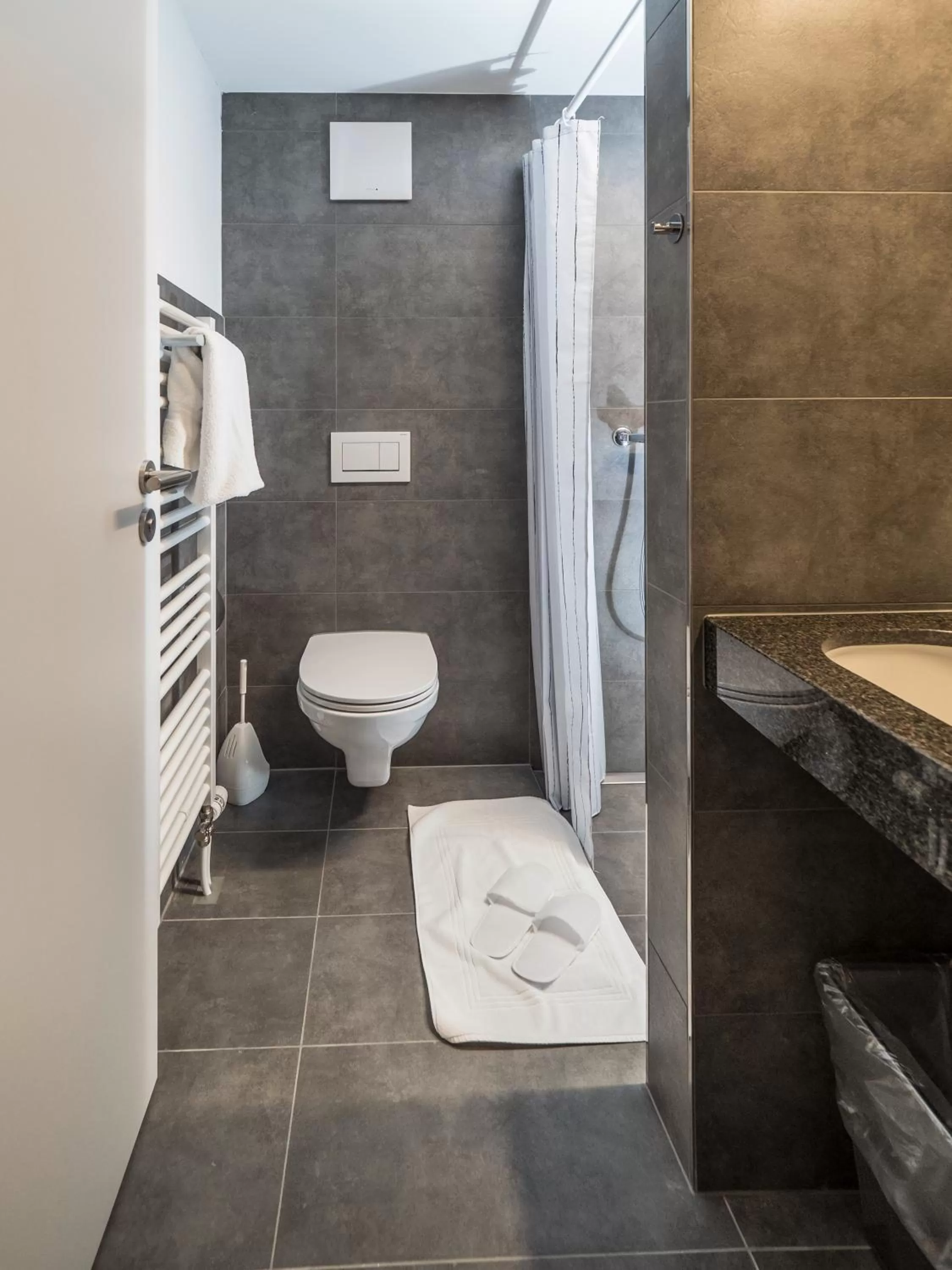 Bathroom in Aparthotel Bären