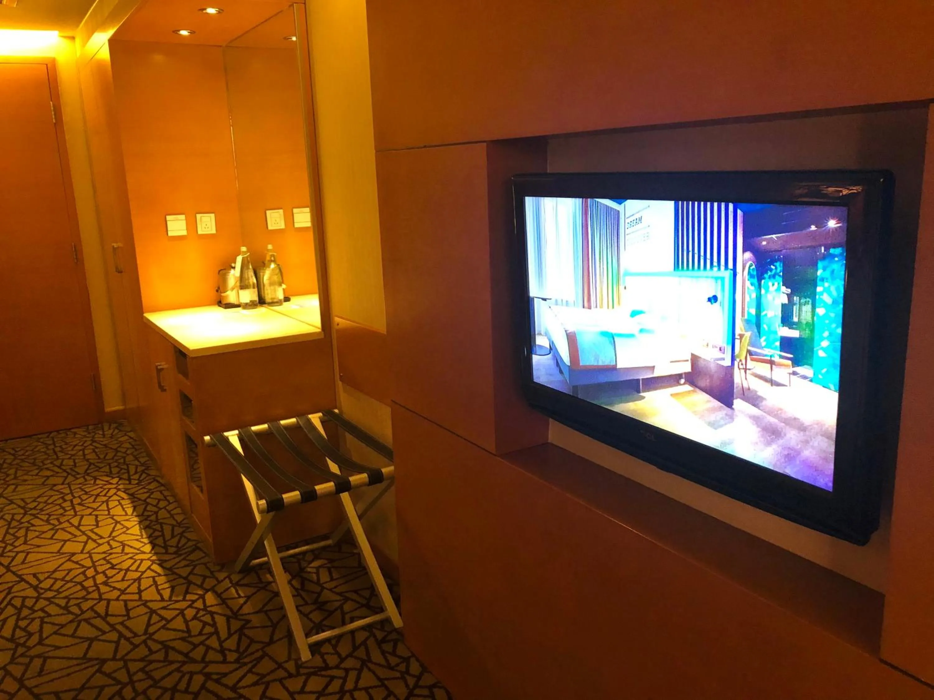 TV and multimedia in Park Plaza Beijing Science Park