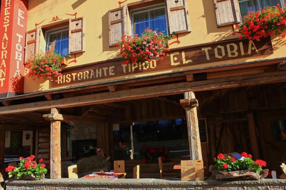 Facade/entrance in Garnì Ladin