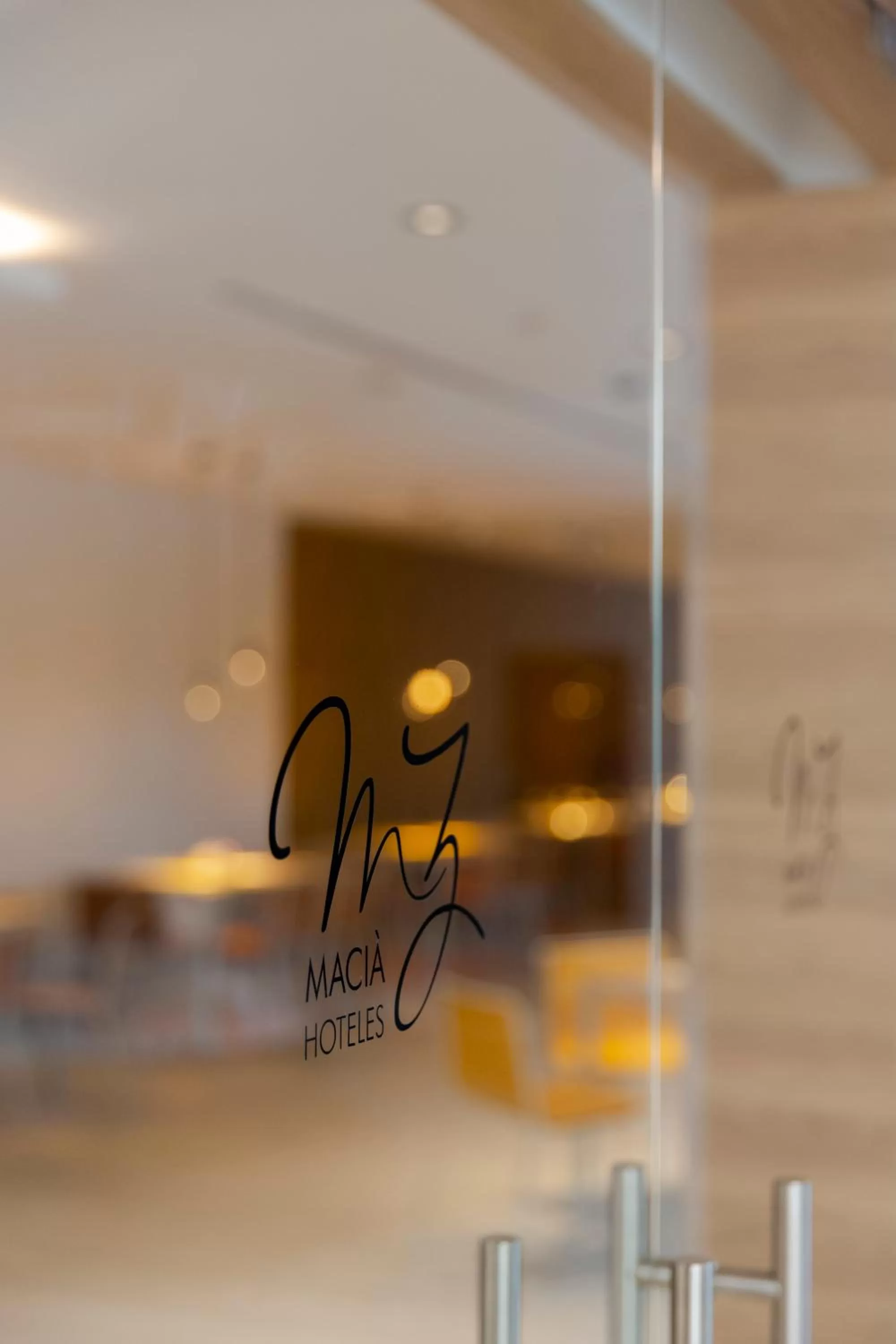 Restaurant/places to eat in Hotel Macià Sevilla Kubb