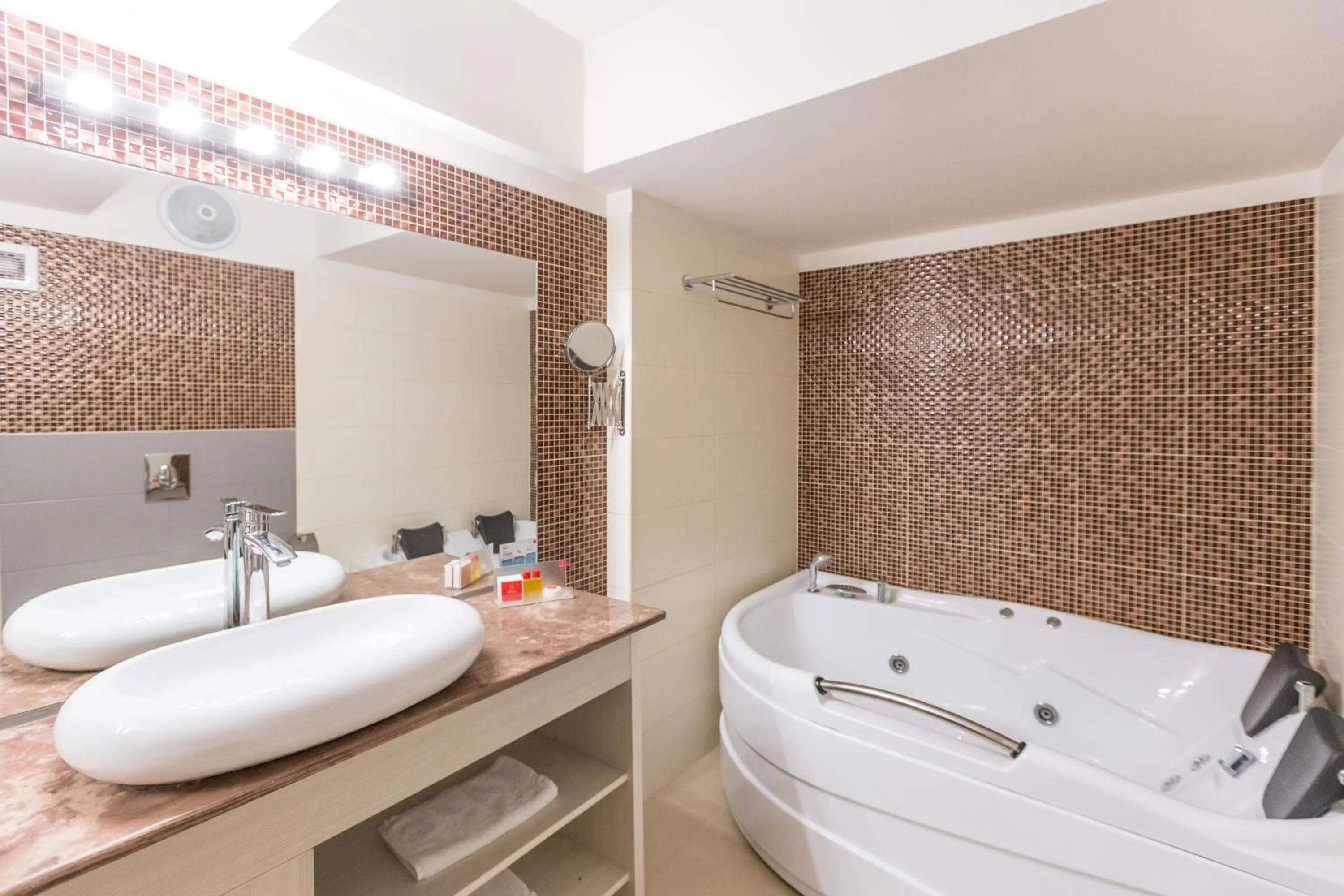 Bathroom in Bacolux Craiovita, Craiova