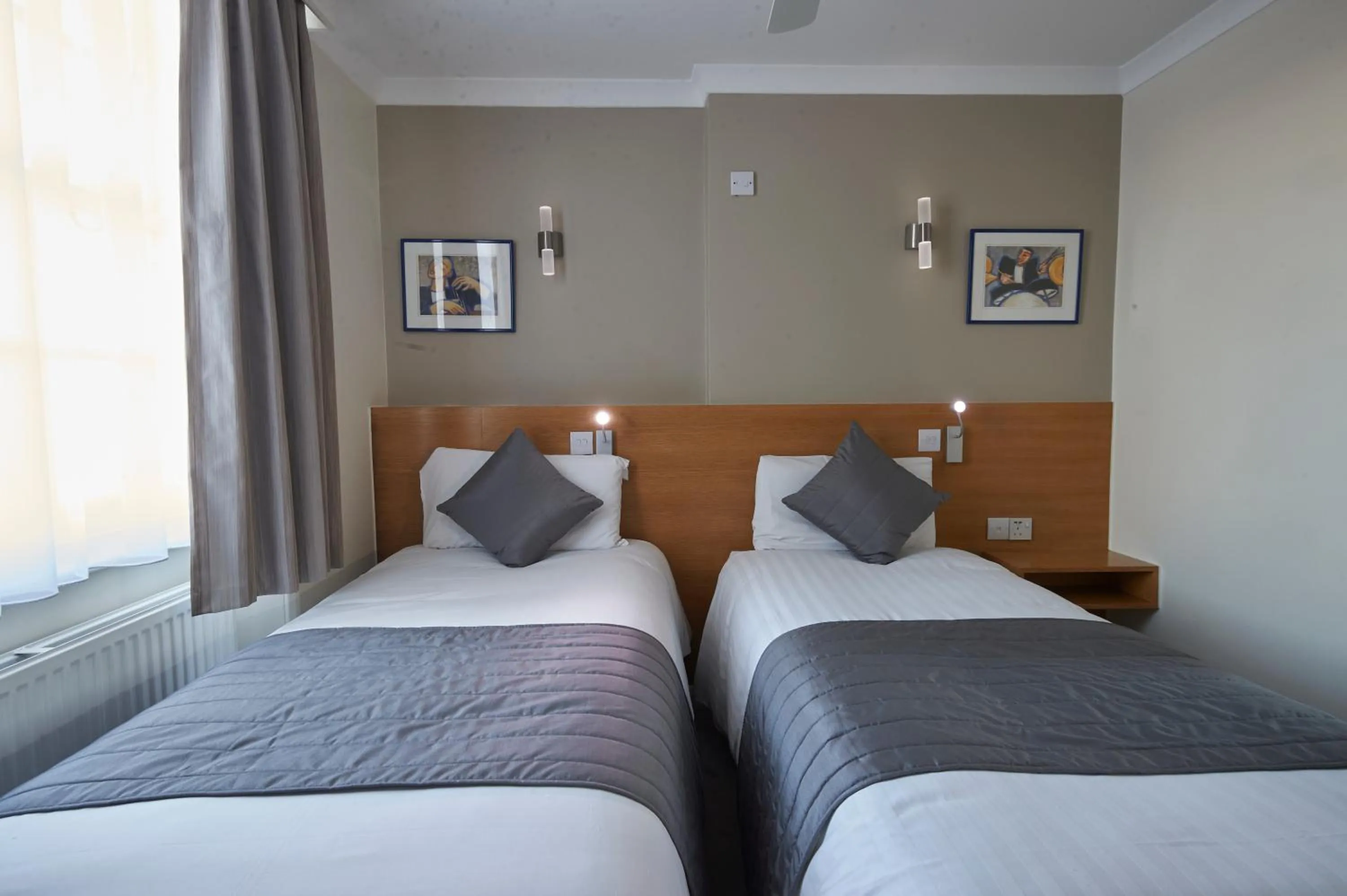 Bedroom, Bed in Luna And Simone Hotel