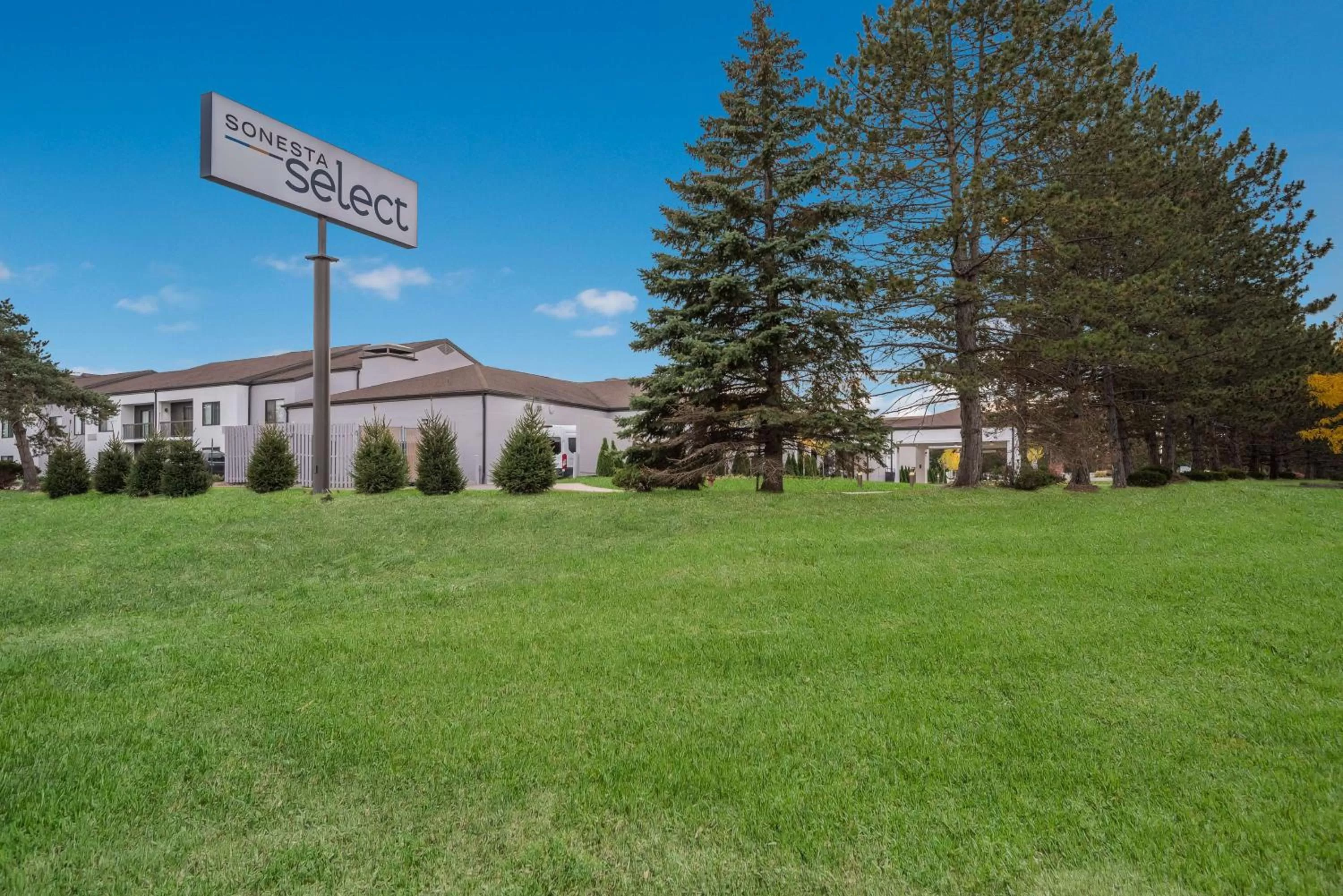 Property building in Sonesta Select Detroit Auburn Hills