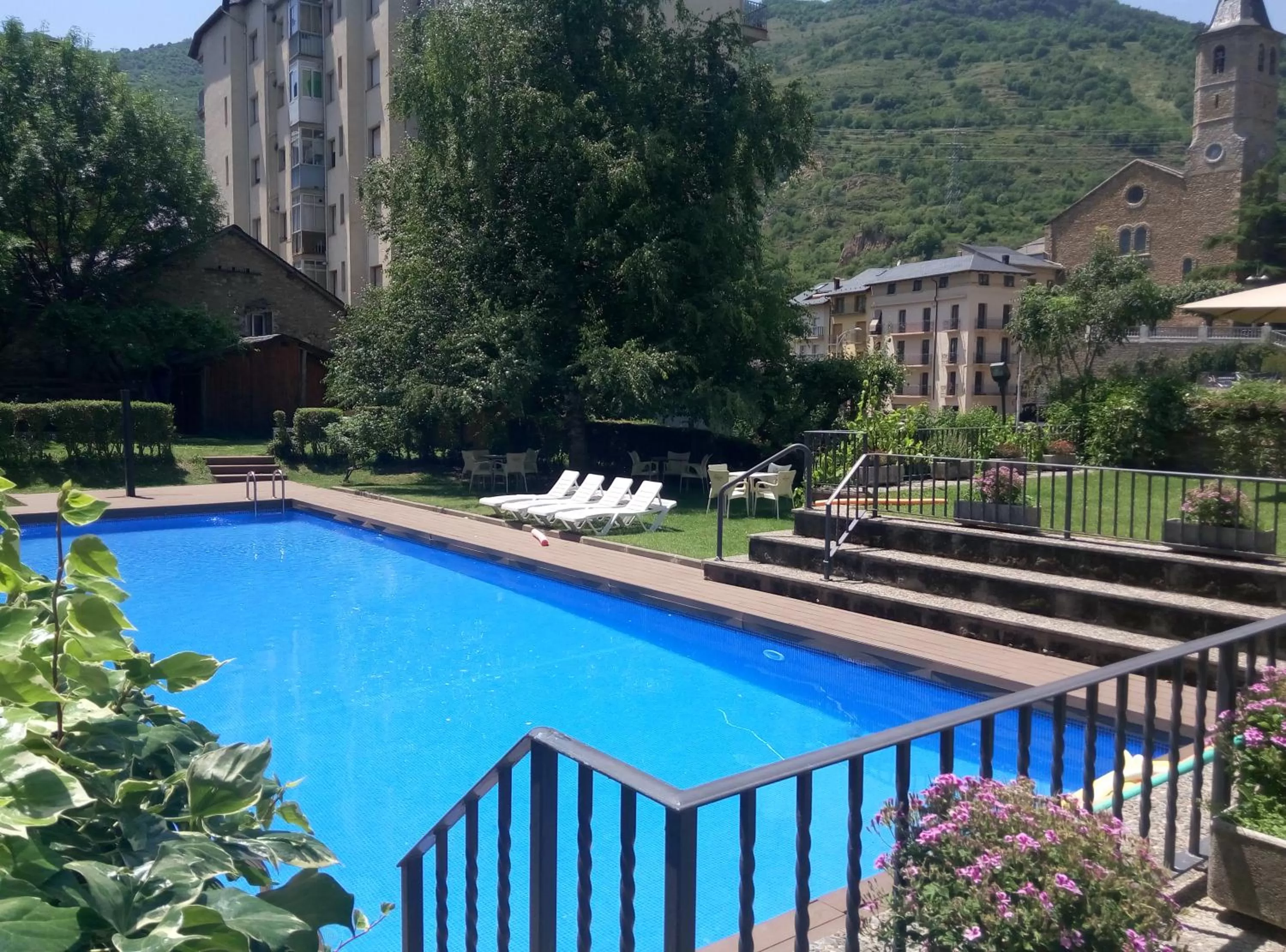 Swimming pool in Pey Resort