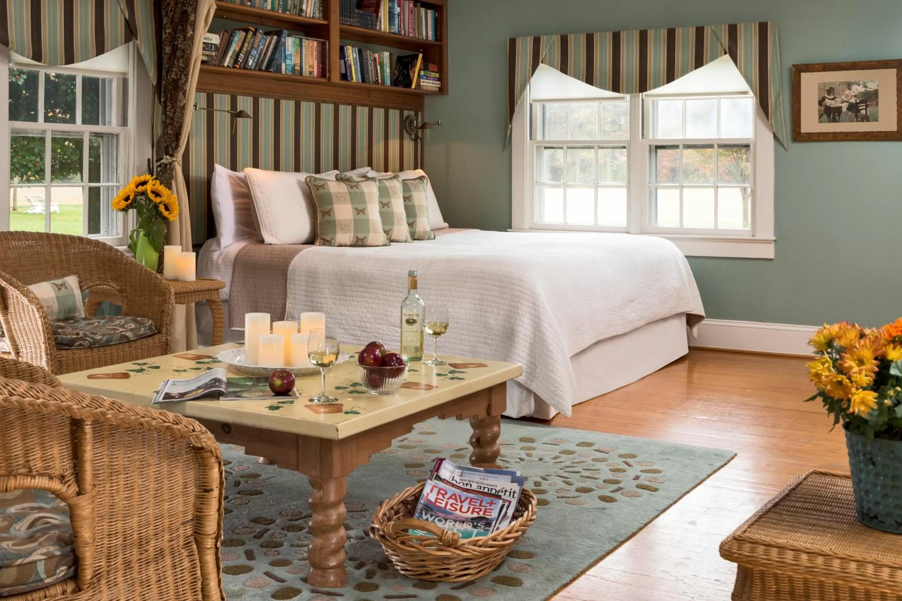 Bed in Inn at Huntingfield Creek