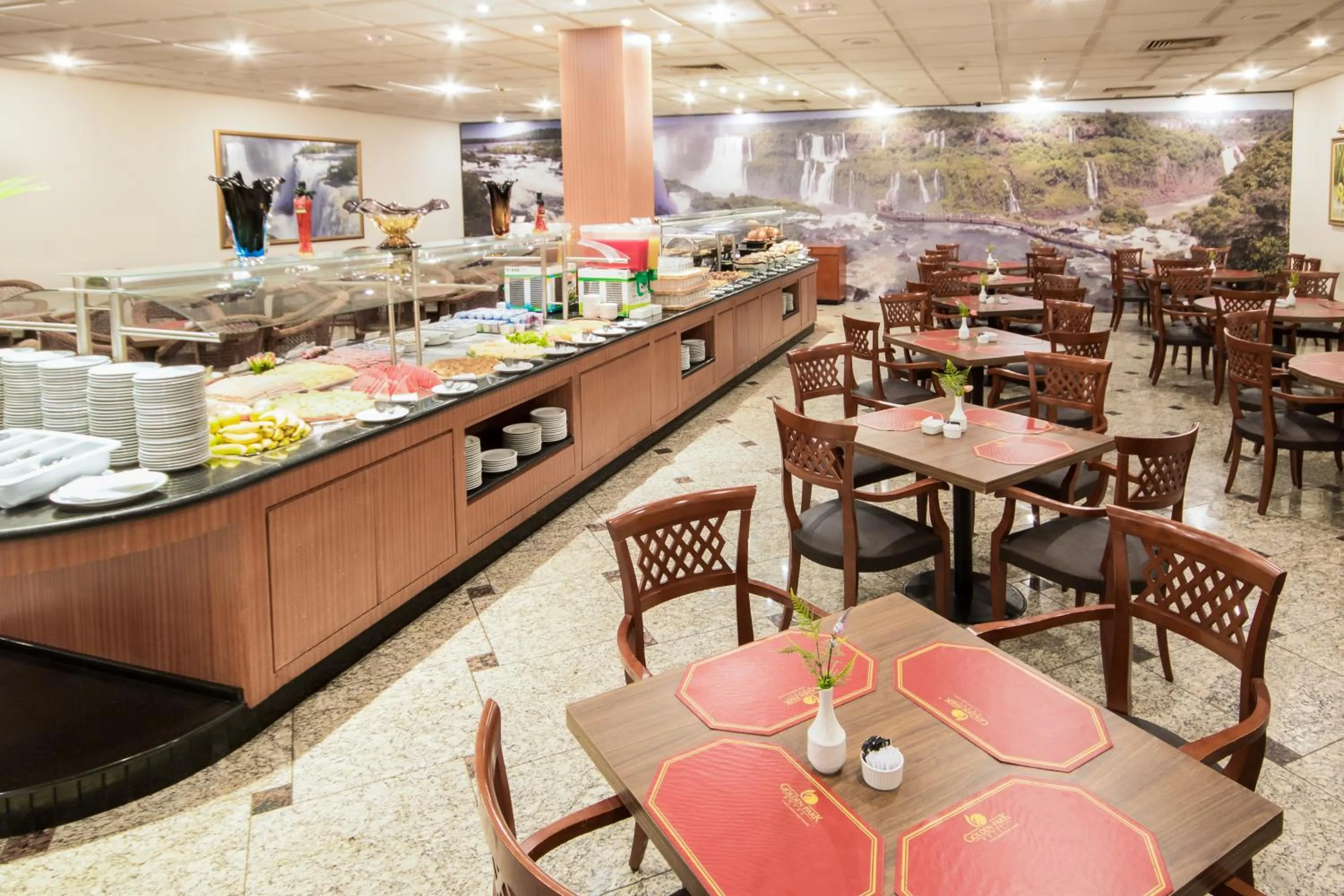 Breakfast in Hotel Golden Park Internacional Foz & Convenções By Nacional Inn