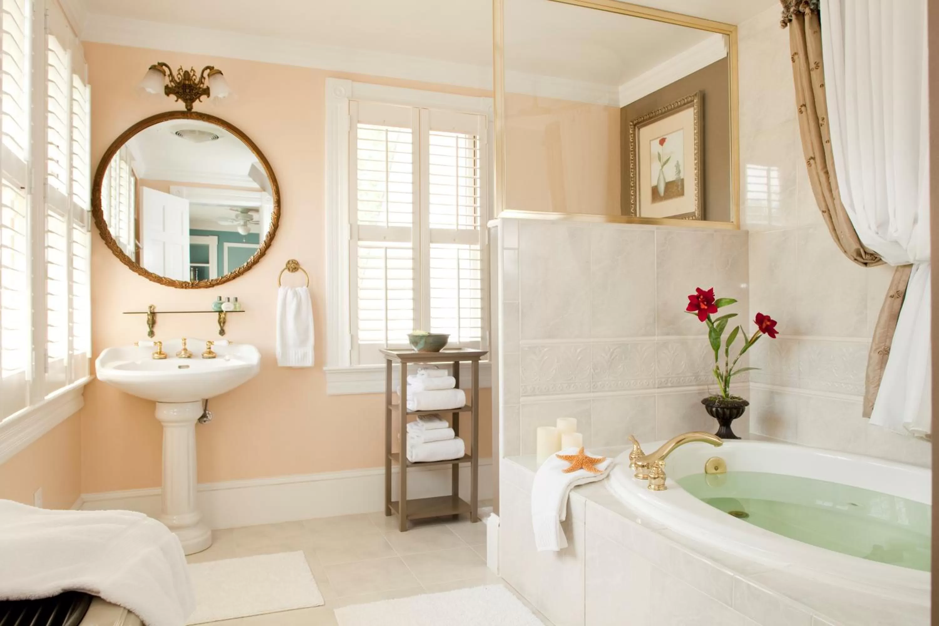 Shower in White Doe Inn Bed & Breakfast