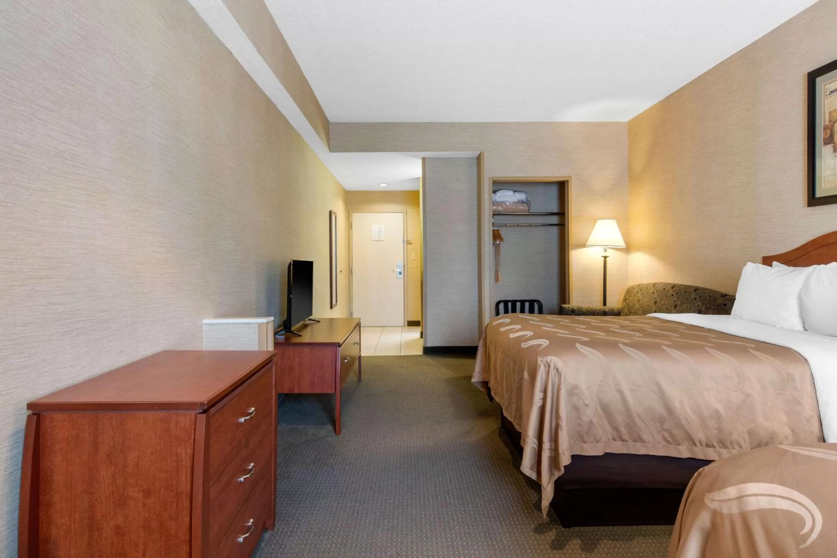Photo of the whole room, Bed in Quality Inn & Suites Benton - Draffenville