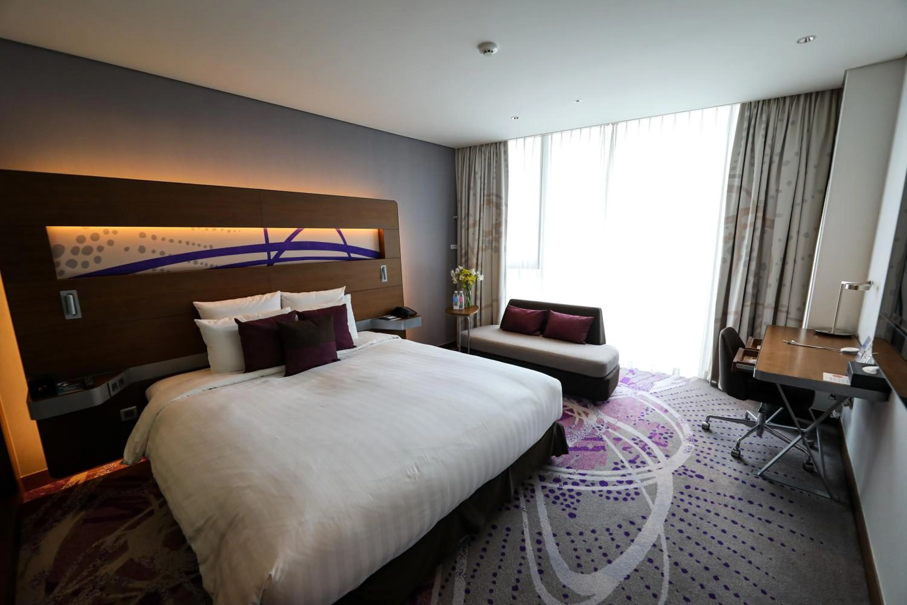 Bed in Novotel Ambassador Suwon