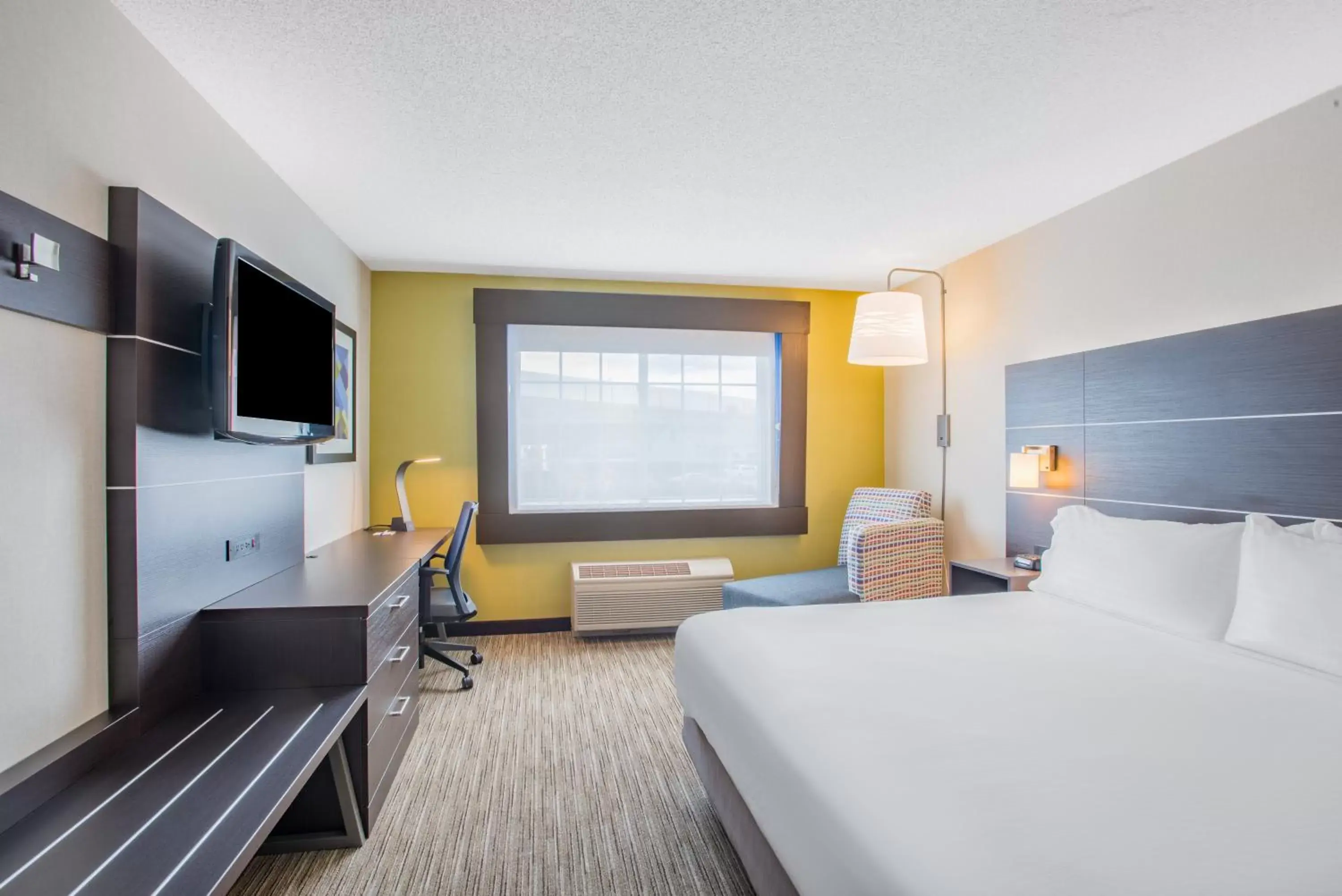 King Room - Mobility Access/Hearing Accessible in Holiday Inn Express Hotel & Suites Boston - Marlboro by IHG King Room - Mobility Access/Hearing Accessible in Holiday Inn Express Hotel & Suites Boston - Marlboro by IHG