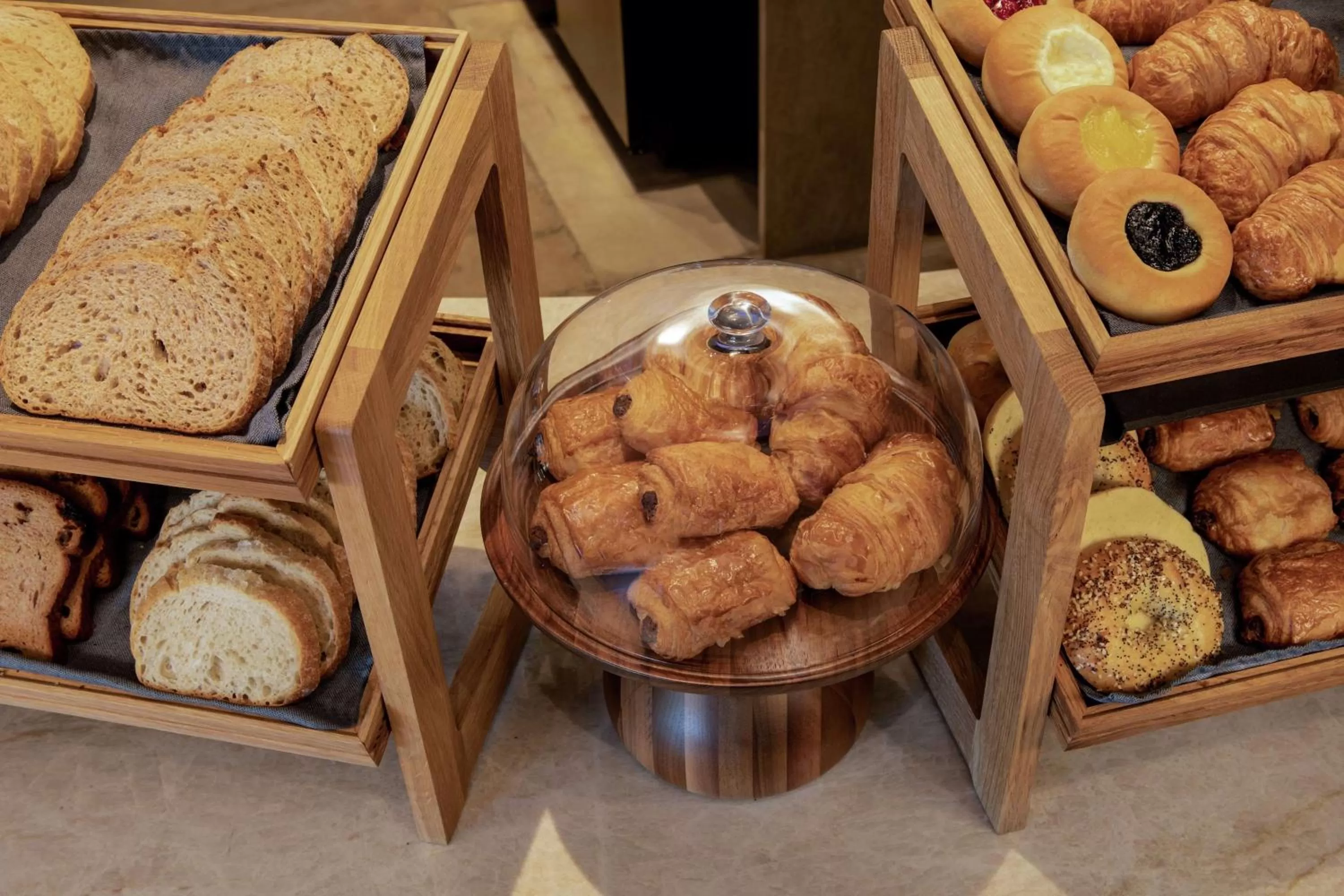 Dining area in Canopy By Hilton Dallas Uptown