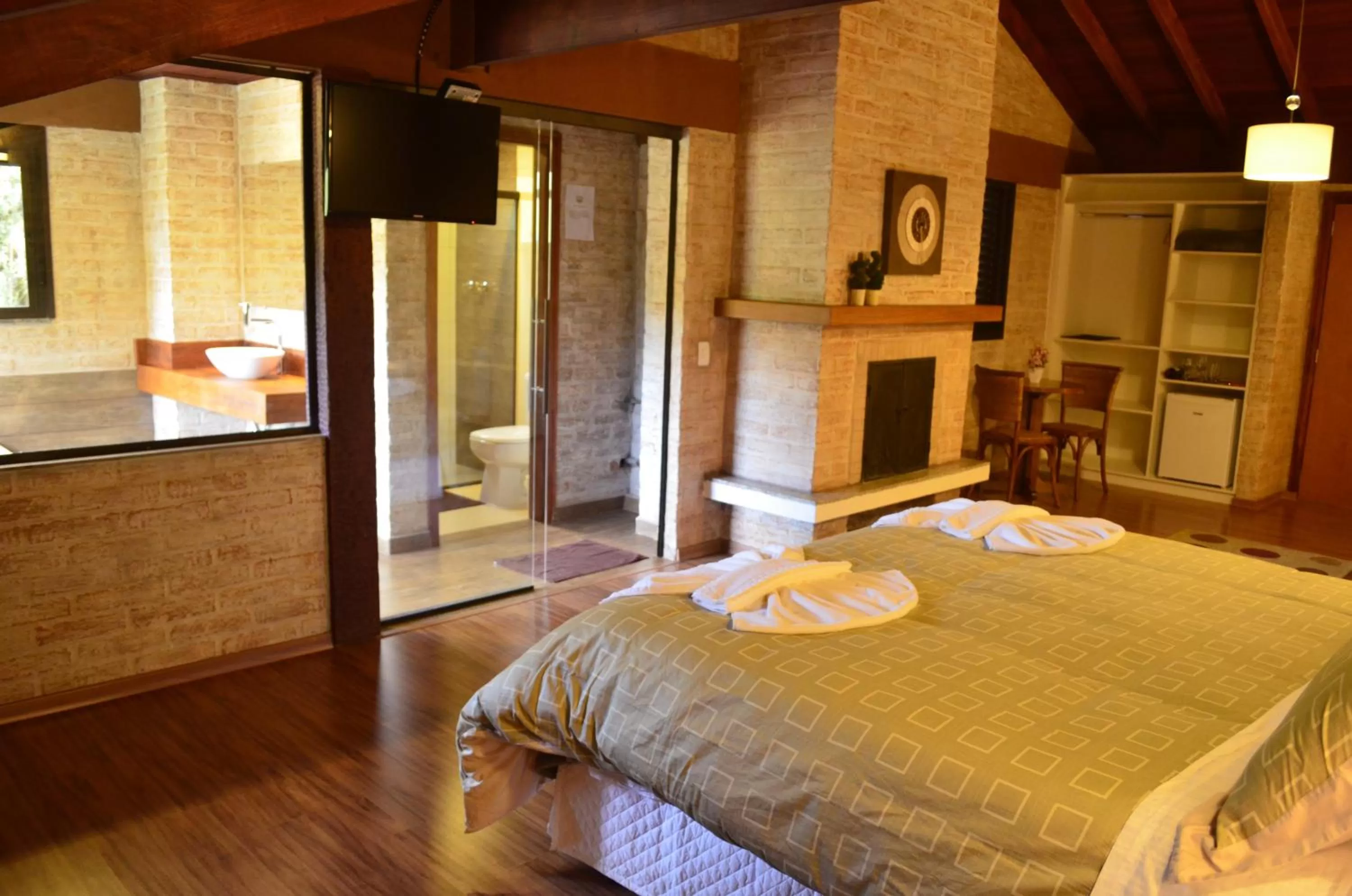 Photo of the whole room, Bed in Pousada Toca Da Coruja