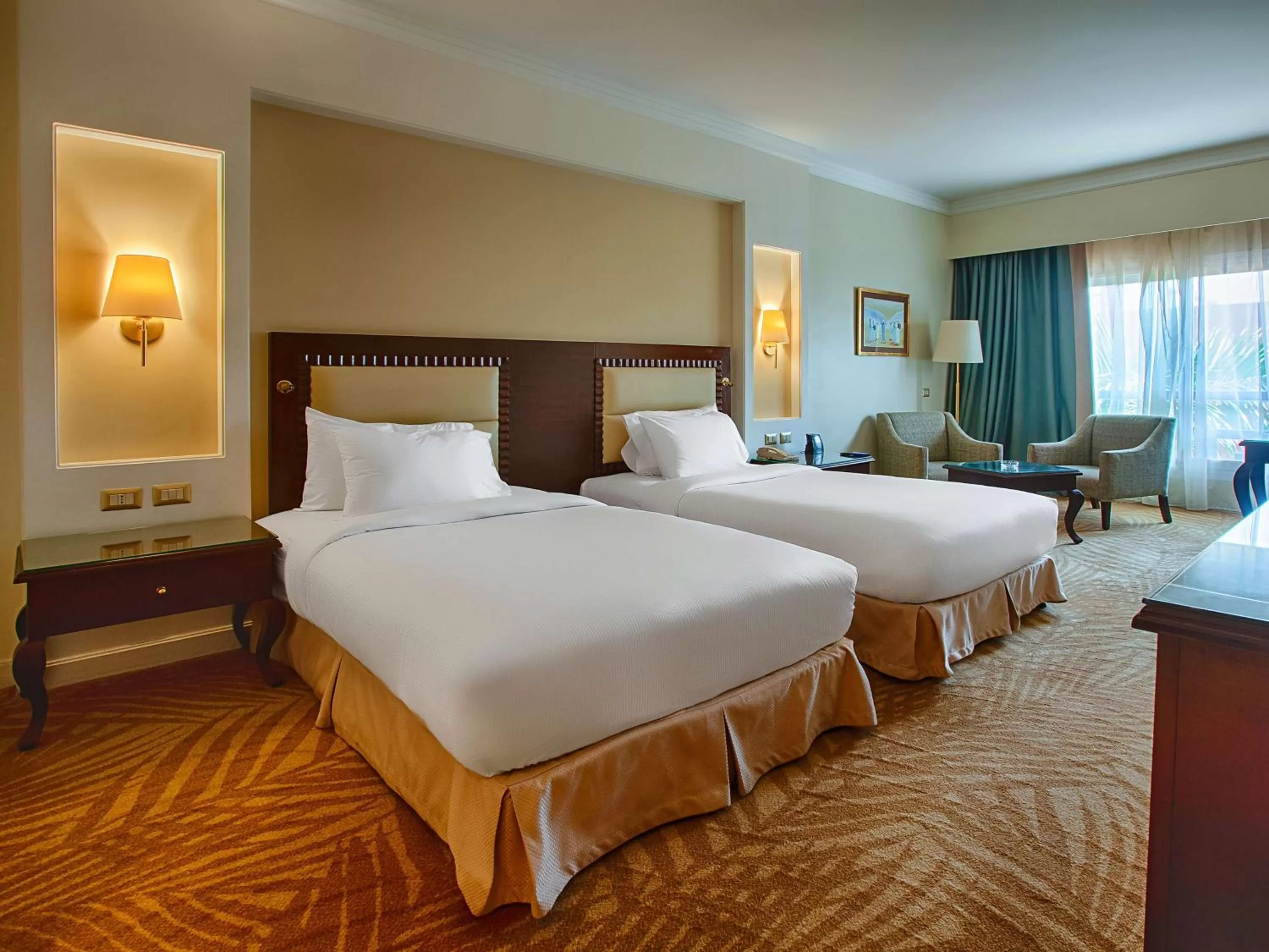 Bed in Hilton Alexandria Green Plaza