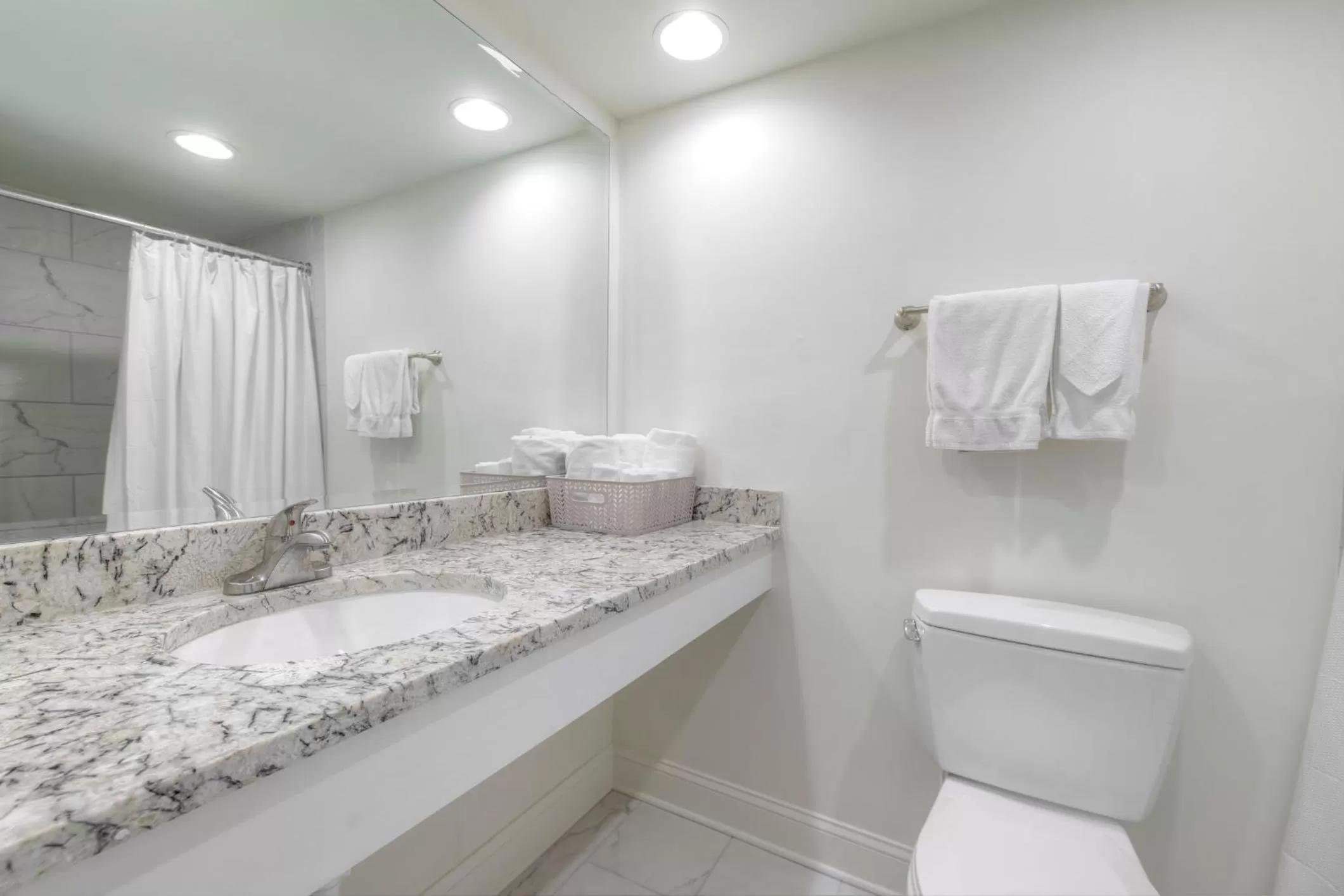 Bathroom in Kingfisher Inn