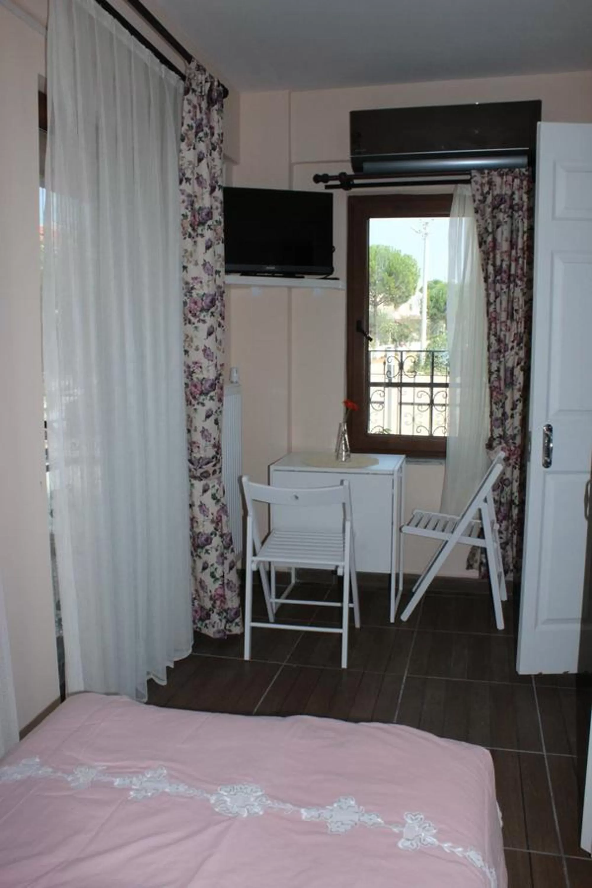 Coffee/tea facilities, Bed in Ede Apart Otel