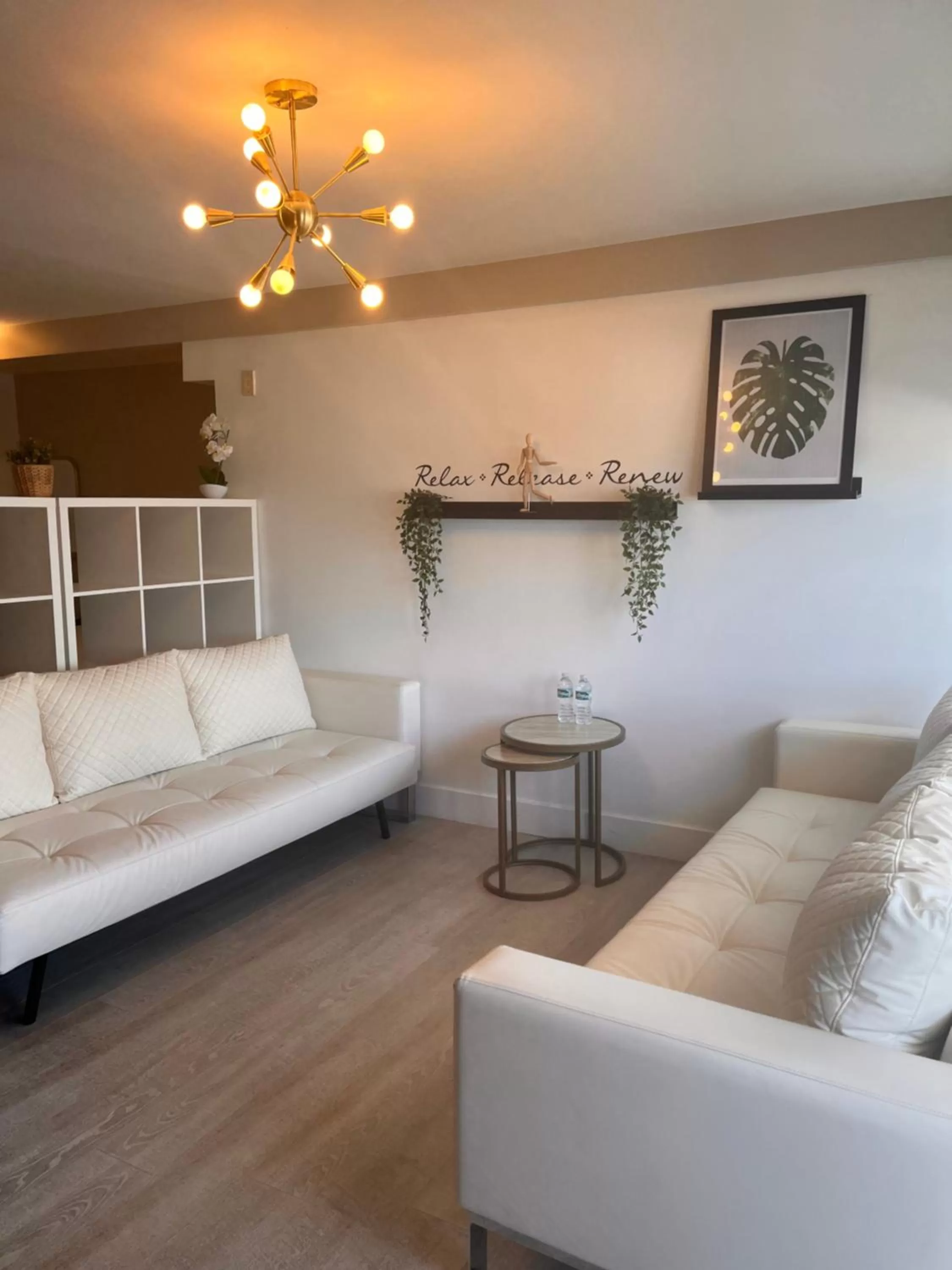 Living room, Seating Area in Suites at The Strand on Ocean Drive