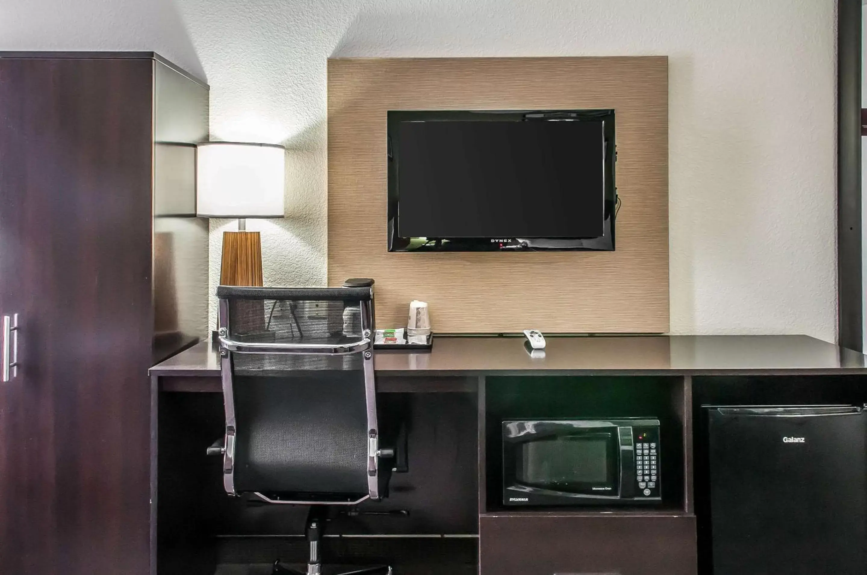 Double Room with Two Double Beds - Non-Smoking in Rodeway Inn Airport Double Room with Two Double Beds - Non-Smoking in Rodeway Inn Airport